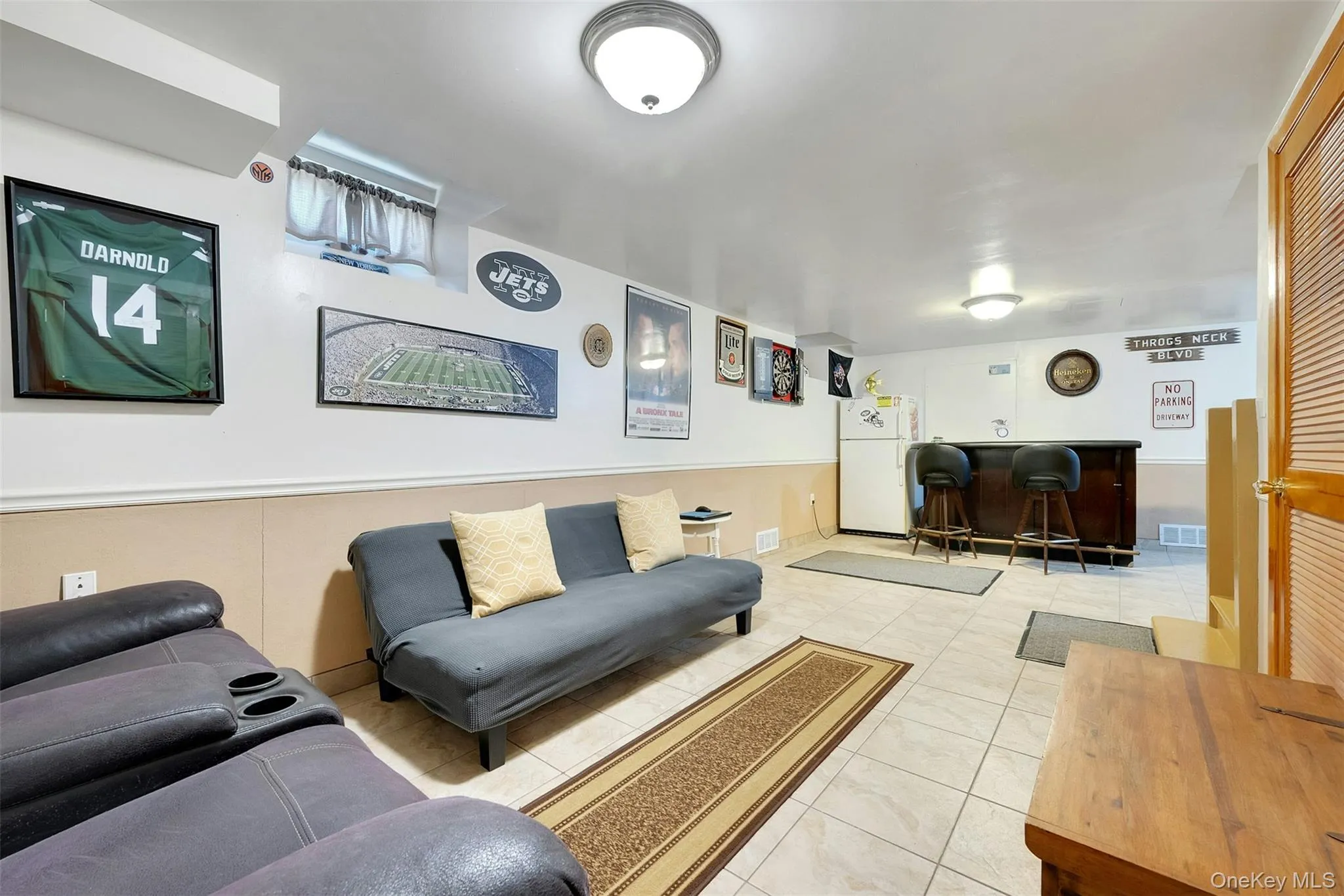 Lots of space for family gatherings and parties. Lots of space for family gatherings and parties.