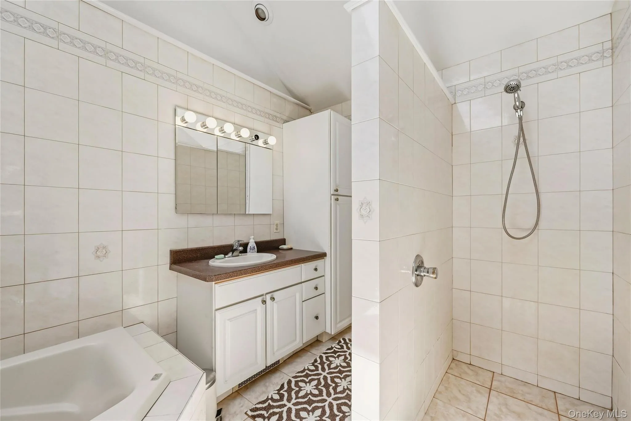 27 Van Tassel Court, Woodbury, NY, 6 Bedrooms Bedrooms, 10 Rooms Rooms,3 BathroomsBathrooms,Residential,For Rent,Van Tassel,0,1010358 27 Van Tassel Court, Woodbury, NY, 6 Bedrooms Bedrooms, 10 Rooms Rooms,3 BathroomsBathrooms,Residential,For Rent,Van Tassel,0,1010358