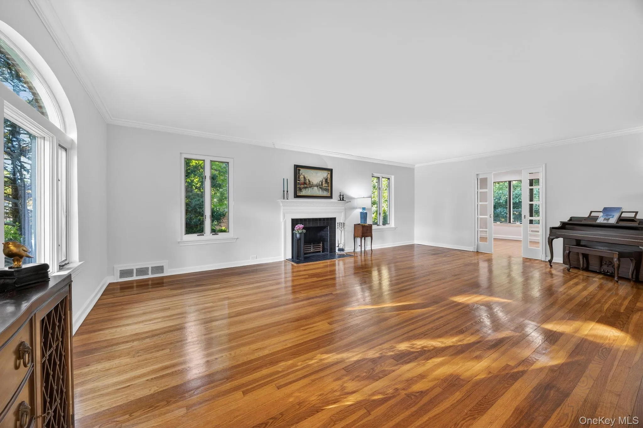 190 Sussex Drive, North Hempstead, NY, 3 Bedrooms Bedrooms, 8 Rooms Rooms,2 BathroomsBathrooms,Residential,For Rent,Sussex,0,1010365 190 Sussex Drive, North Hempstead, NY, 3 Bedrooms Bedrooms, 8 Rooms Rooms,2 BathroomsBathrooms,Residential,For Rent,Sussex,0,1010365