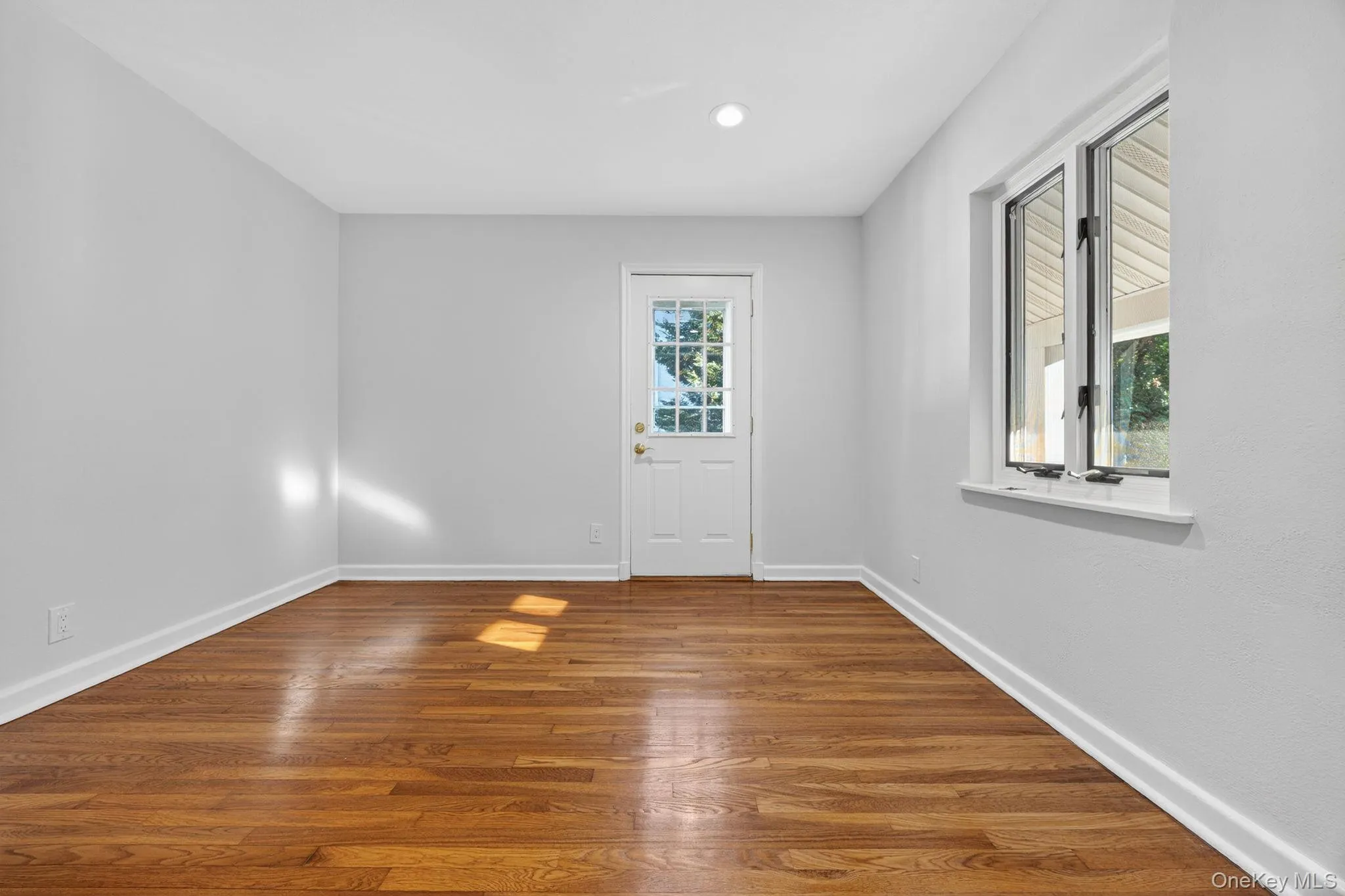 190 Sussex Drive, North Hempstead, NY, 3 Bedrooms Bedrooms, 8 Rooms Rooms,2 BathroomsBathrooms,Residential,For Rent,Sussex,0,1010365 190 Sussex Drive, North Hempstead, NY, 3 Bedrooms Bedrooms, 8 Rooms Rooms,2 BathroomsBathrooms,Residential,For Rent,Sussex,0,1010365