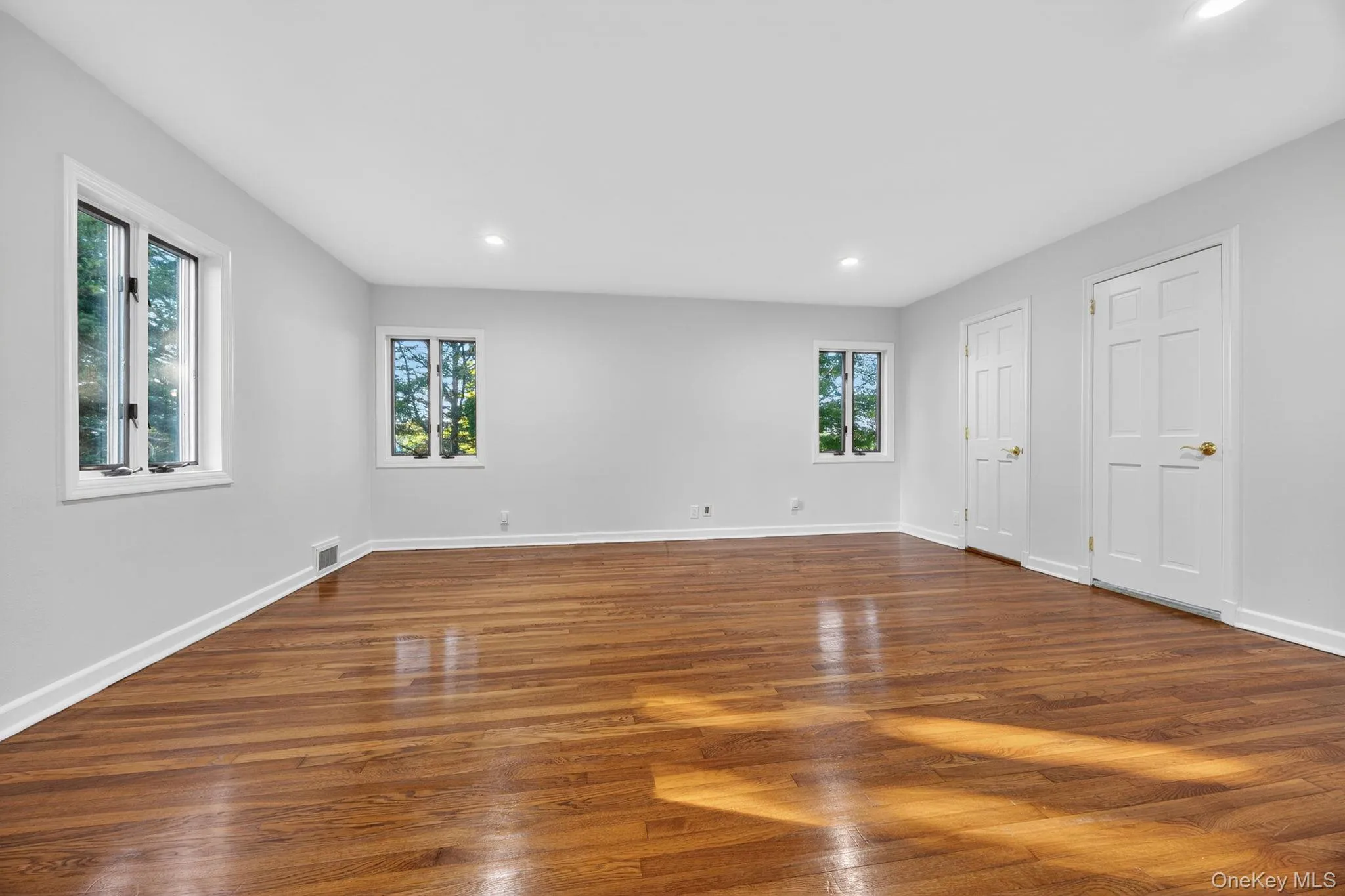 190 Sussex Drive, North Hempstead, NY, 3 Bedrooms Bedrooms, 8 Rooms Rooms,2 BathroomsBathrooms,Residential,For Rent,Sussex,0,1010365 190 Sussex Drive, North Hempstead, NY, 3 Bedrooms Bedrooms, 8 Rooms Rooms,2 BathroomsBathrooms,Residential,For Rent,Sussex,0,1010365