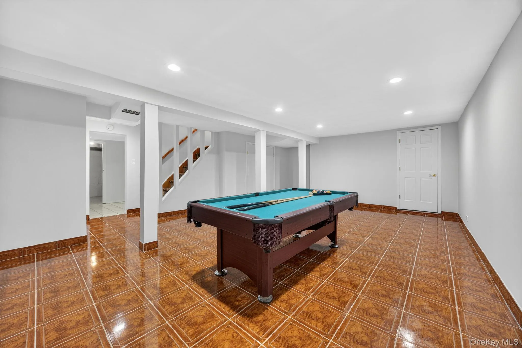 190 Sussex Drive, North Hempstead, NY, 3 Bedrooms Bedrooms, 8 Rooms Rooms,2 BathroomsBathrooms,Residential,For Rent,Sussex,0,1010365 190 Sussex Drive, North Hempstead, NY, 3 Bedrooms Bedrooms, 8 Rooms Rooms,2 BathroomsBathrooms,Residential,For Rent,Sussex,0,1010365