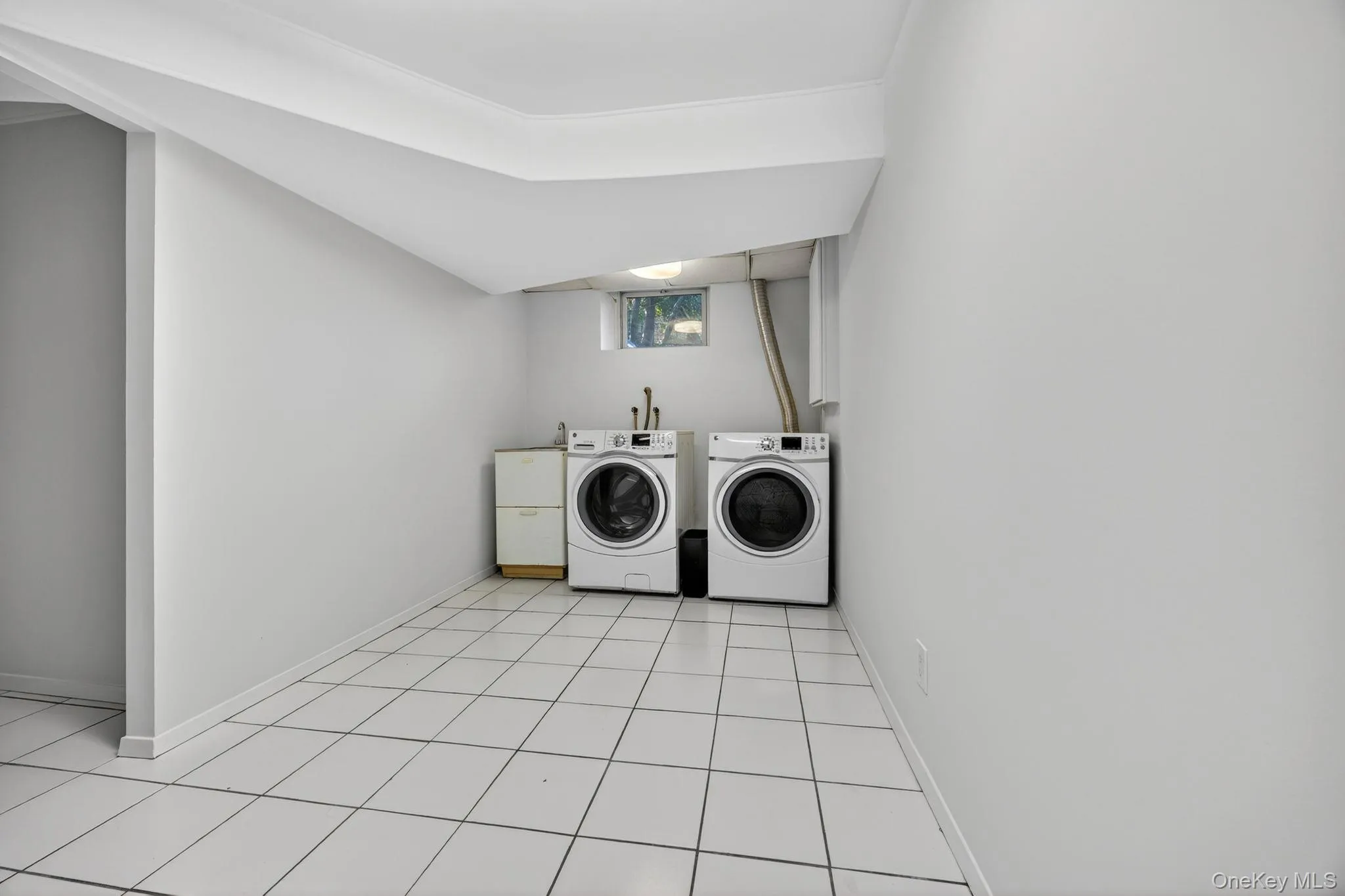 190 Sussex Drive, North Hempstead, NY, 3 Bedrooms Bedrooms, 8 Rooms Rooms,2 BathroomsBathrooms,Residential,For Rent,Sussex,0,1010365 190 Sussex Drive, North Hempstead, NY, 3 Bedrooms Bedrooms, 8 Rooms Rooms,2 BathroomsBathrooms,Residential,For Rent,Sussex,0,1010365