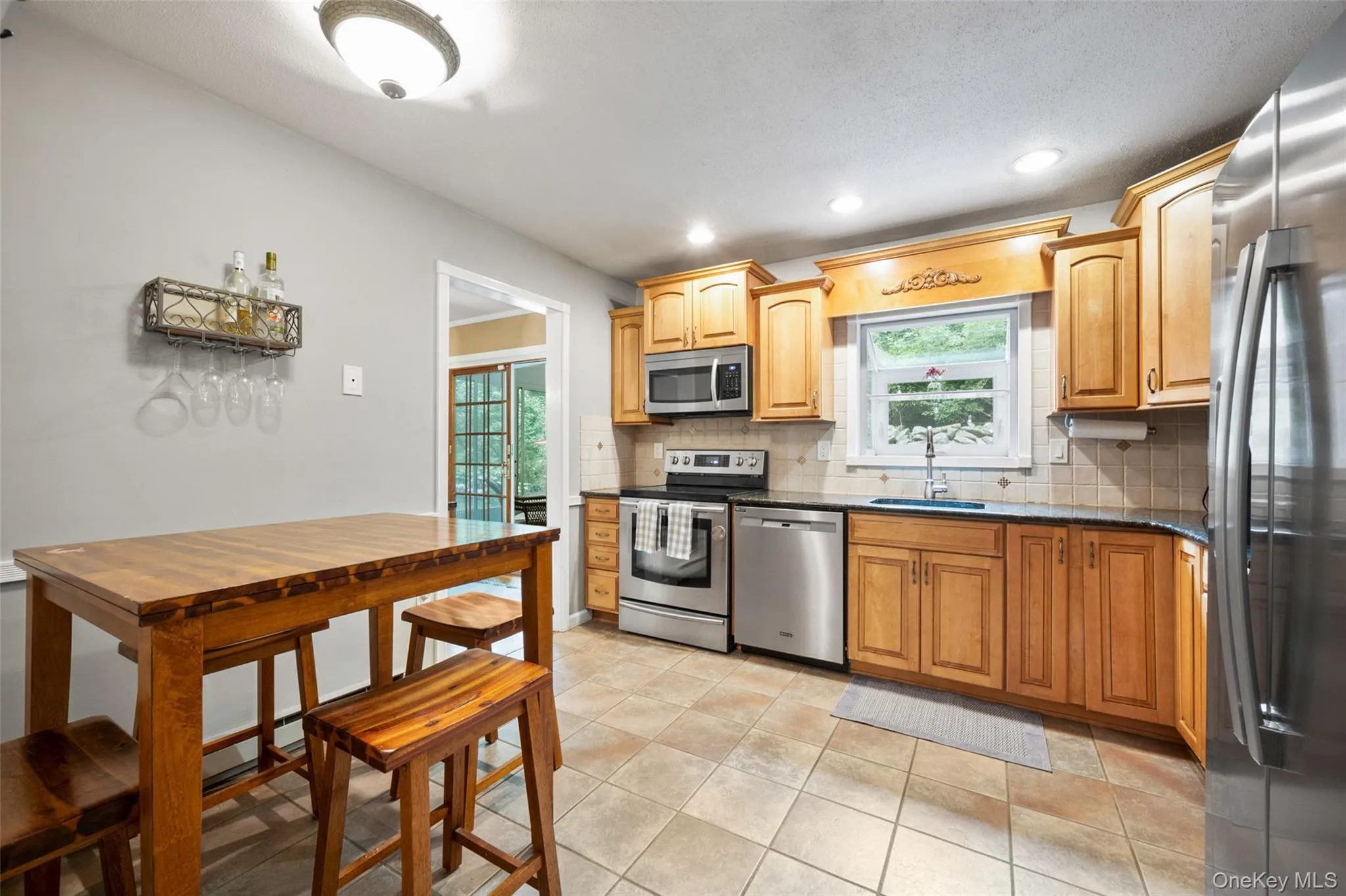 Eat-In-Kitchen Eat-In-Kitchen