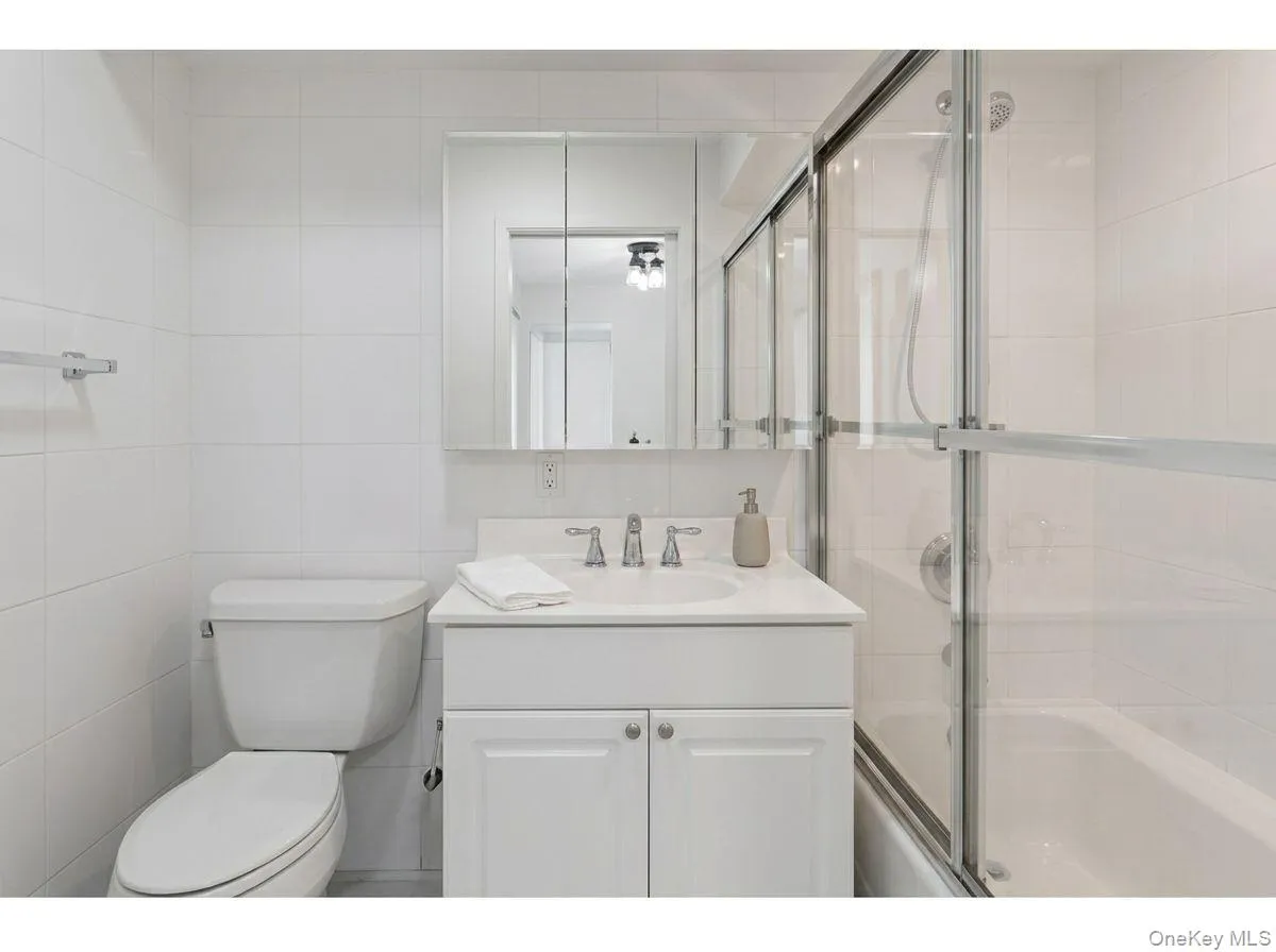 27 Woodside Avenue, Harrison, NY, 3 Bedrooms Bedrooms, 5 Rooms Rooms,2 BathroomsBathrooms,Residential Lease,For Rent,Woodside,0,1010379 27 Woodside Avenue, Harrison, NY, 3 Bedrooms Bedrooms, 5 Rooms Rooms,2 BathroomsBathrooms,Residential Lease,For Rent,Woodside,0,1010379