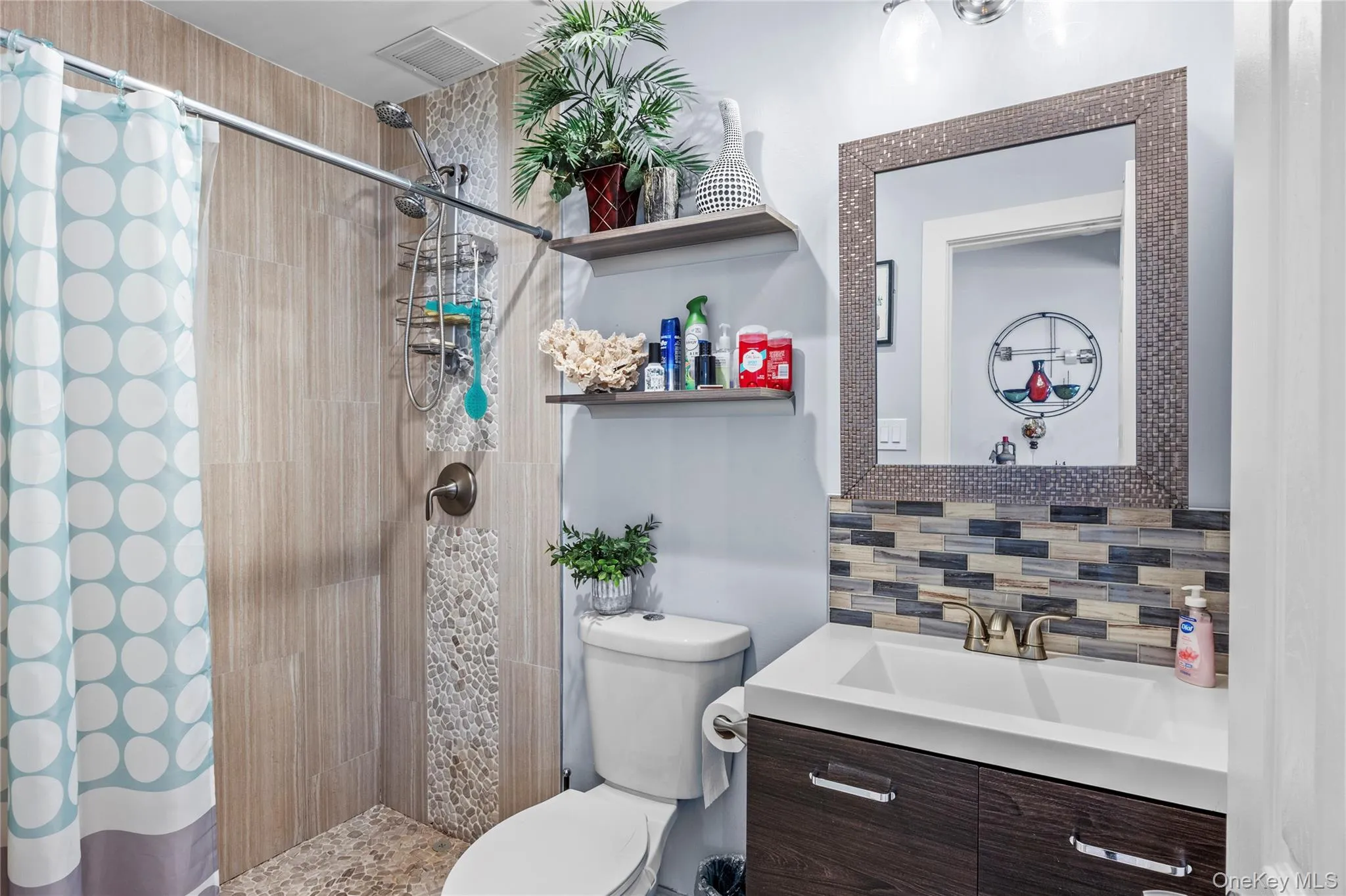 1st Floor Full Bathroom 1st Floor Full Bathroom