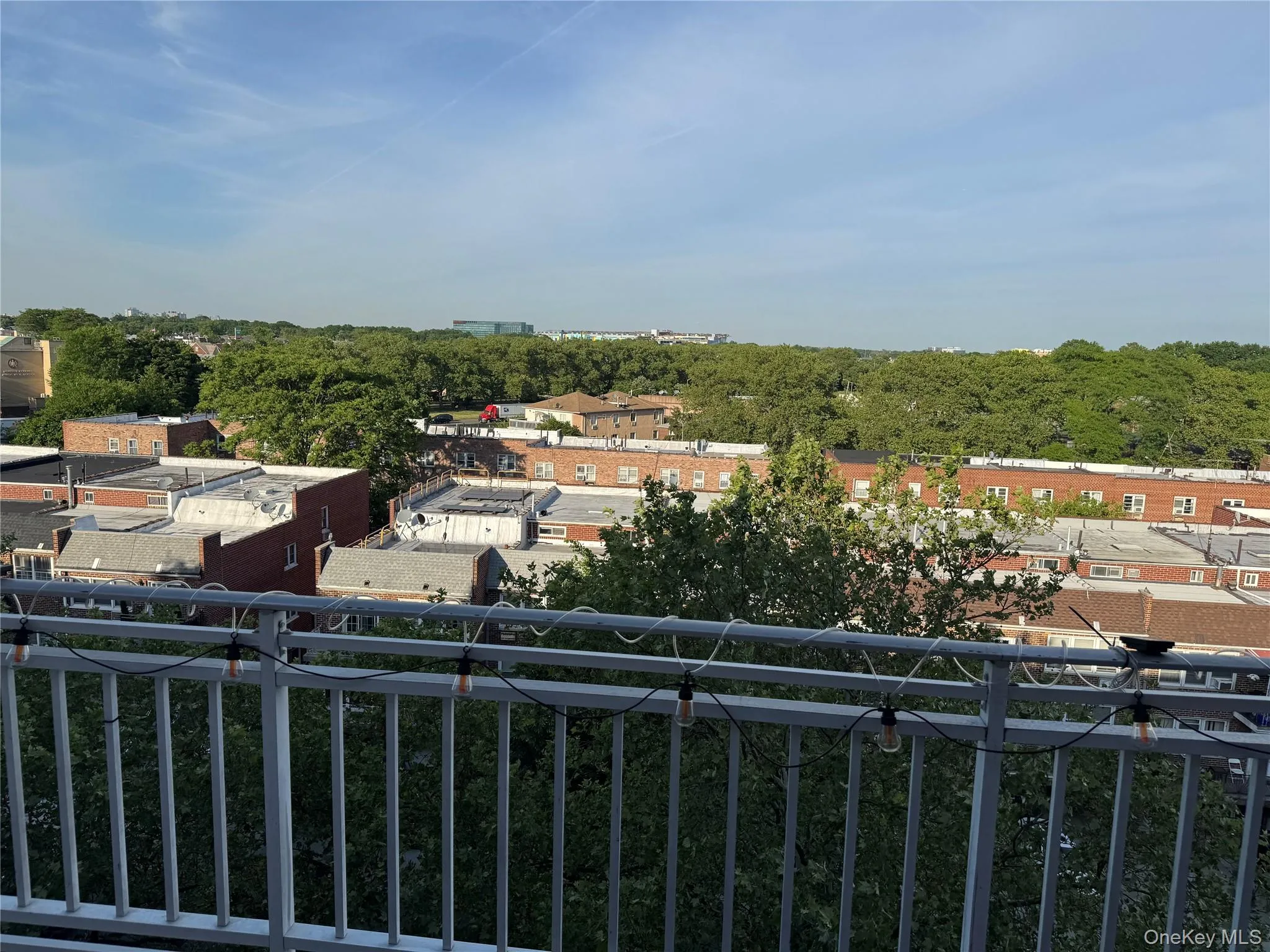 THIS TOP FLOOR CONDO HAS THE CITY VIEW THIS TOP FLOOR CONDO HAS THE CITY VIEW