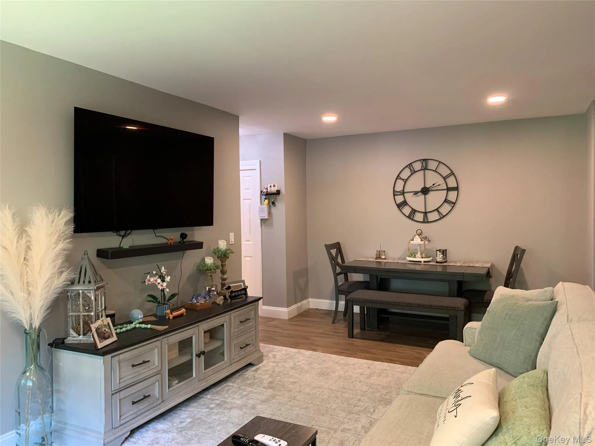 2449F Union, Islip, NY, 1 Bedroom Bedrooms, 4 Rooms Rooms,1 BathroomBathrooms,Residential,For Rent,Union,0,1010396 2449F Union, Islip, NY, 1 Bedroom Bedrooms, 4 Rooms Rooms,1 BathroomBathrooms,Residential,For Rent,Union,0,1010396
