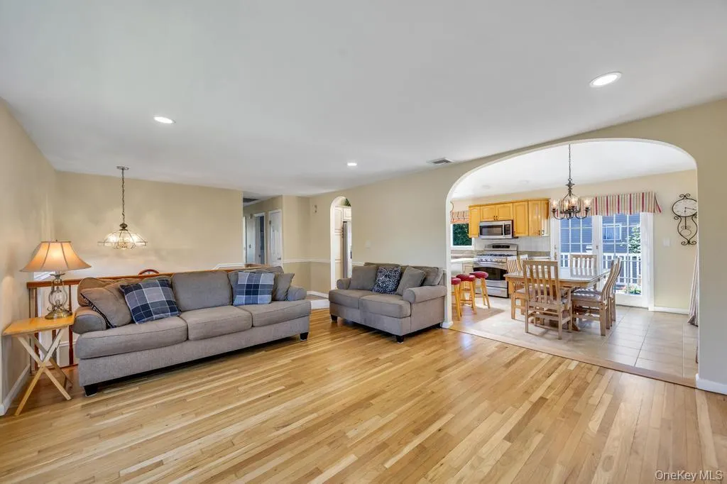 25 Laurel Place, Oyster Bay, NY, 5 Bedrooms Bedrooms, 10 Rooms Rooms,3 BathroomsBathrooms,Residential,For Rent,Laurel,0,1010397 25 Laurel Place, Oyster Bay, NY, 5 Bedrooms Bedrooms, 10 Rooms Rooms,3 BathroomsBathrooms,Residential,For Rent,Laurel,0,1010397