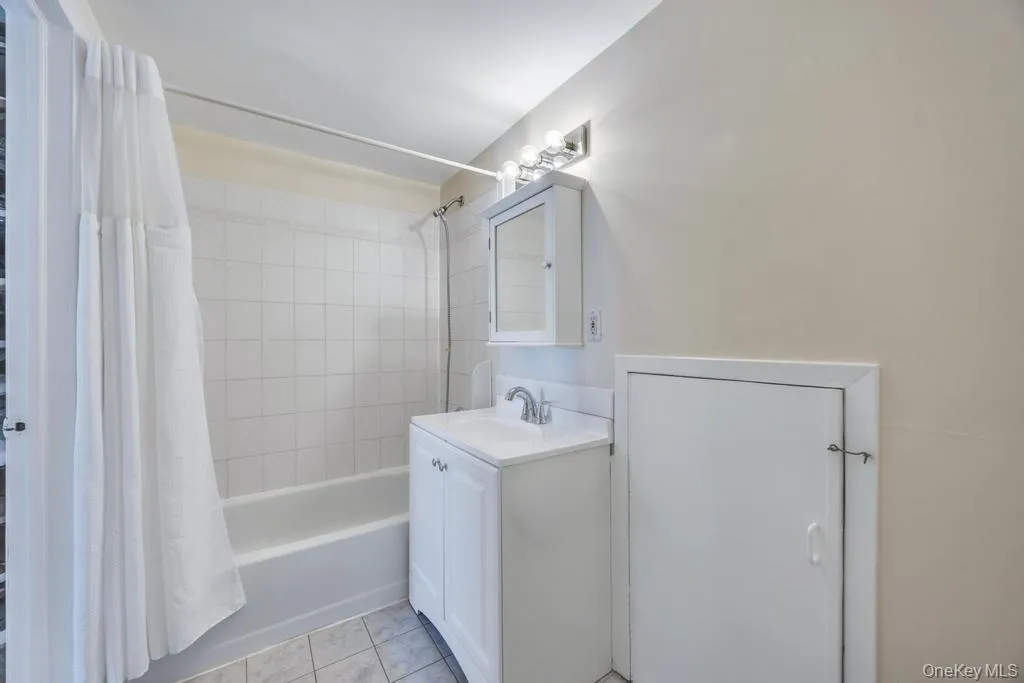 25 Laurel Place, Oyster Bay, NY, 5 Bedrooms Bedrooms, 10 Rooms Rooms,3 BathroomsBathrooms,Residential,For Rent,Laurel,0,1010397 25 Laurel Place, Oyster Bay, NY, 5 Bedrooms Bedrooms, 10 Rooms Rooms,3 BathroomsBathrooms,Residential,For Rent,Laurel,0,1010397