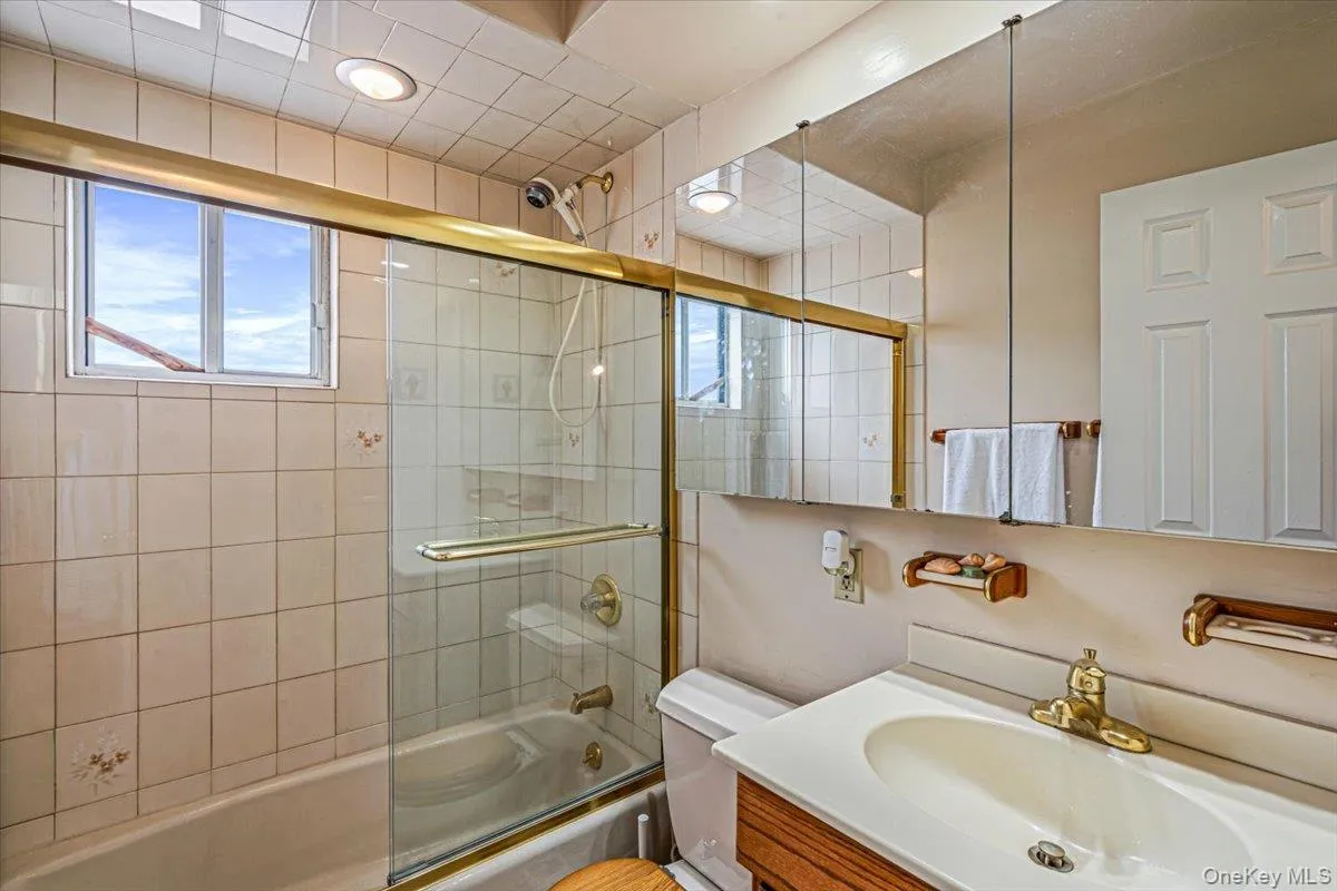 226 Margaret Drive, Hempstead, NY, 4 Bedrooms Bedrooms, 8 Rooms Rooms,2 BathroomsBathrooms,Residential,For Rent,Margaret,0,1010406 226 Margaret Drive, Hempstead, NY, 4 Bedrooms Bedrooms, 8 Rooms Rooms,2 BathroomsBathrooms,Residential,For Rent,Margaret,0,1010406