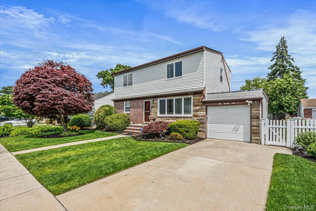 226 Margaret Drive, Hempstead, NY, 4 Bedrooms Bedrooms, 8 Rooms Rooms,2 BathroomsBathrooms,Residential,For Rent,Margaret,0,1010406 226 Margaret Drive, Hempstead, NY, 4 Bedrooms Bedrooms, 8 Rooms Rooms,2 BathroomsBathrooms,Residential,For Rent,Margaret,0,1010406