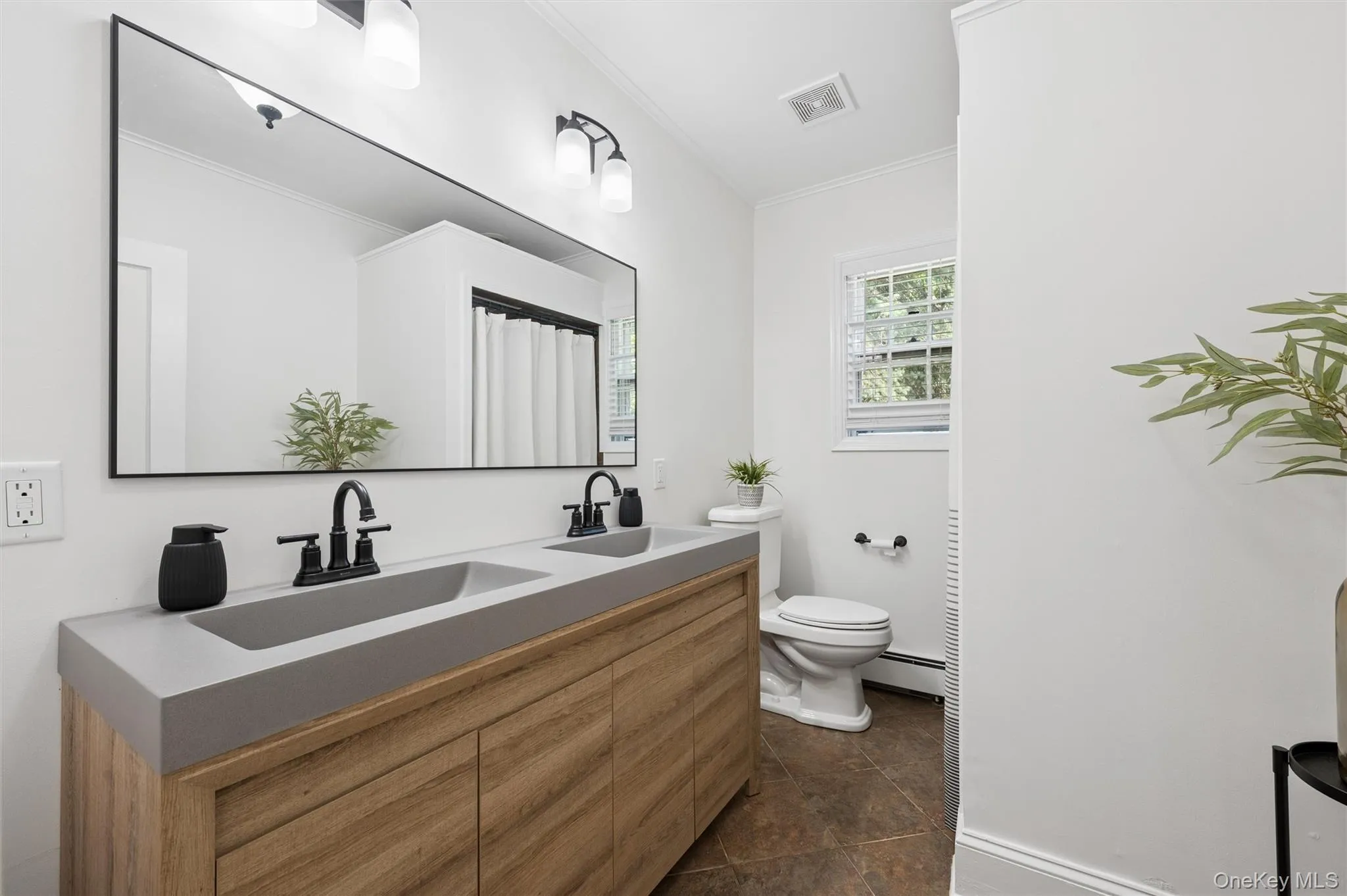 16 Union Avenue, Brookhaven, NY, 4 Bedrooms Bedrooms, 8 Rooms Rooms,2 BathroomsBathrooms,Residential,For Rent,Union,0,1010407 16 Union Avenue, Brookhaven, NY, 4 Bedrooms Bedrooms, 8 Rooms Rooms,2 BathroomsBathrooms,Residential,For Rent,Union,0,1010407