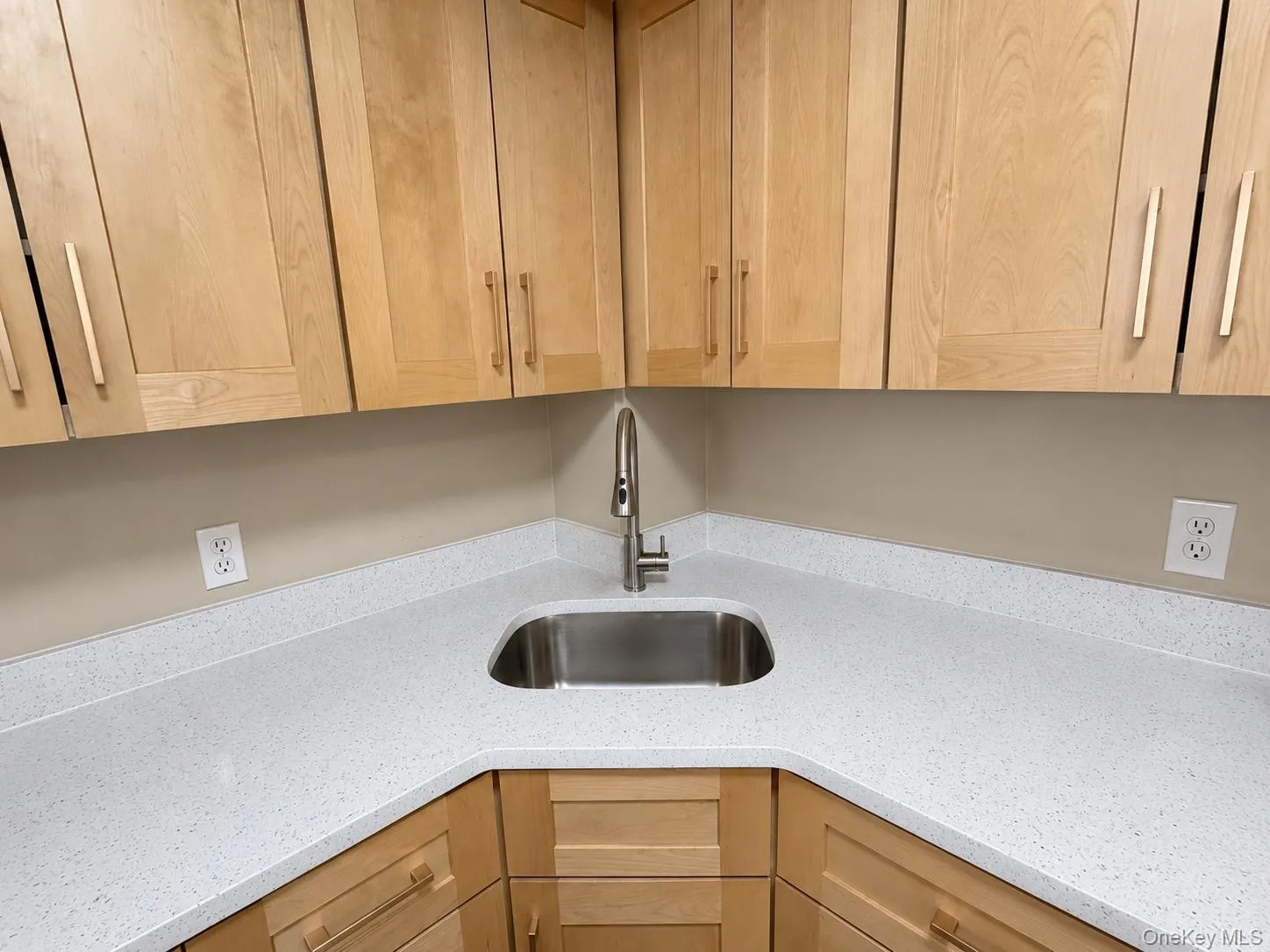 134-46 Maple Avenue, New York, NY, 1 Bedroom Bedrooms, 3 Rooms Rooms,1 BathroomBathrooms,Residential,For Rent,Maple,0,1010412 134-46 Maple Avenue, New York, NY, 1 Bedroom Bedrooms, 3 Rooms Rooms,1 BathroomBathrooms,Residential,For Rent,Maple,0,1010412