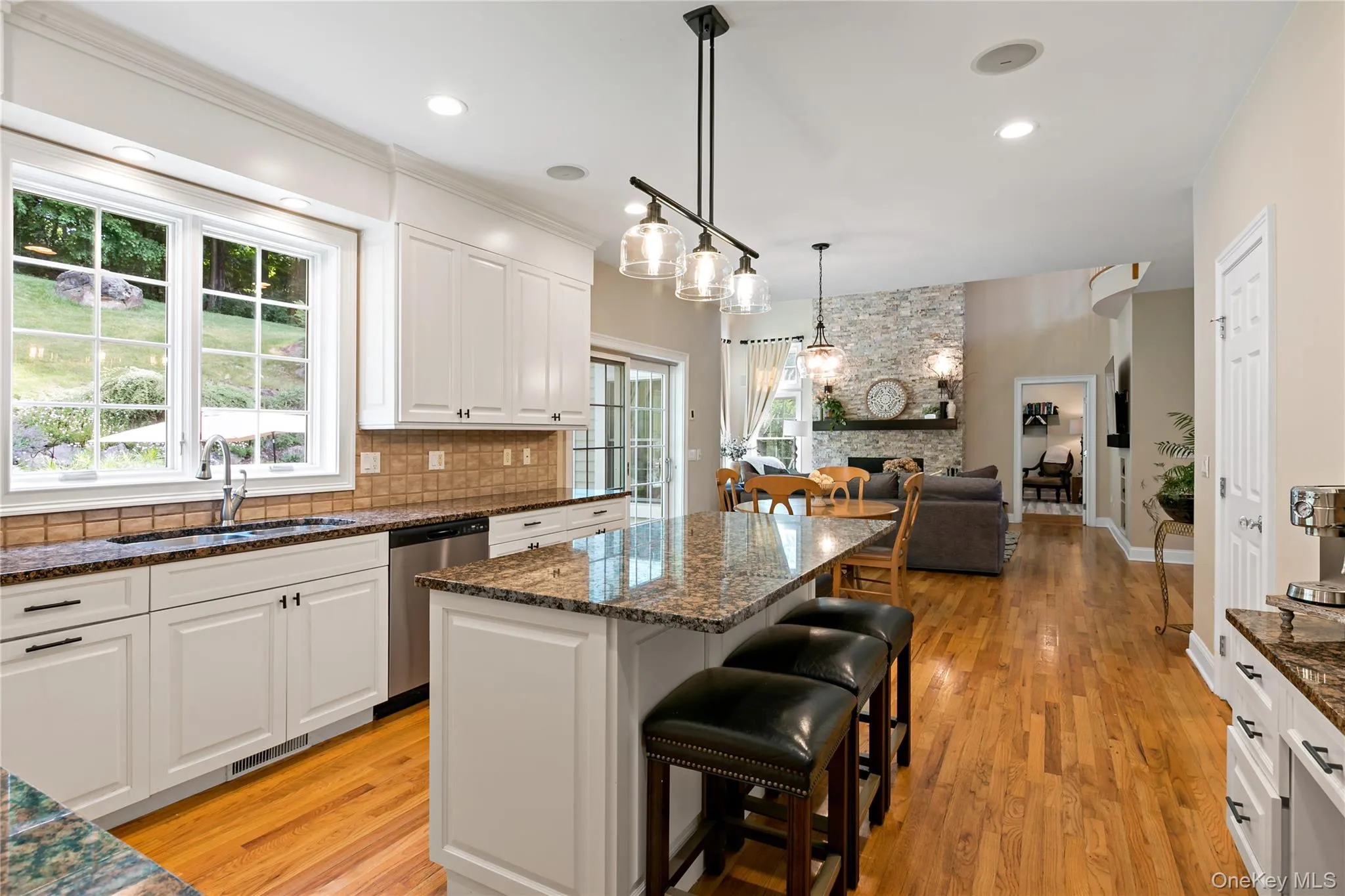 Center island great for entertaining. Center island great for entertaining.