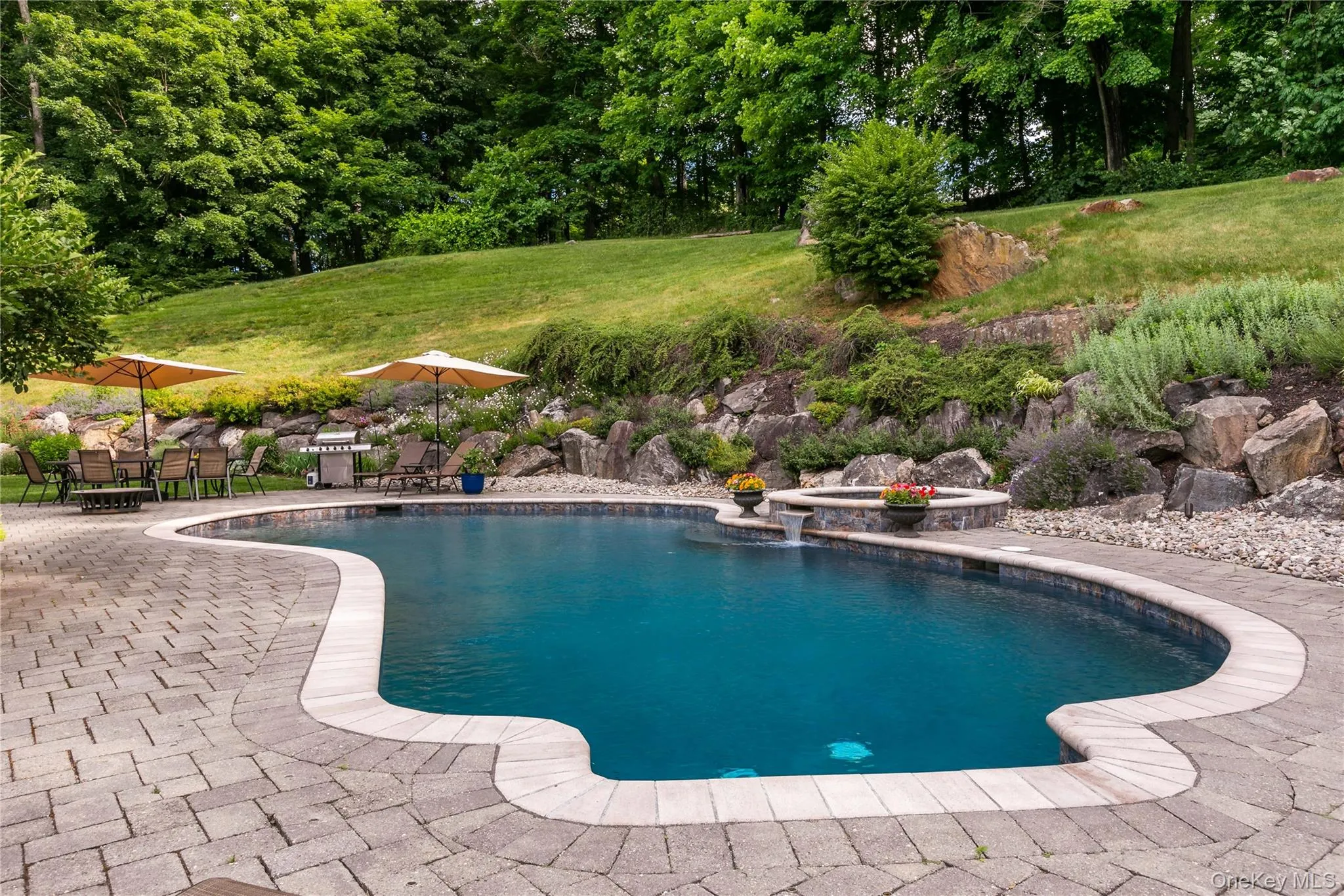 Another angle of luxurious pool. Another angle of luxurious pool.