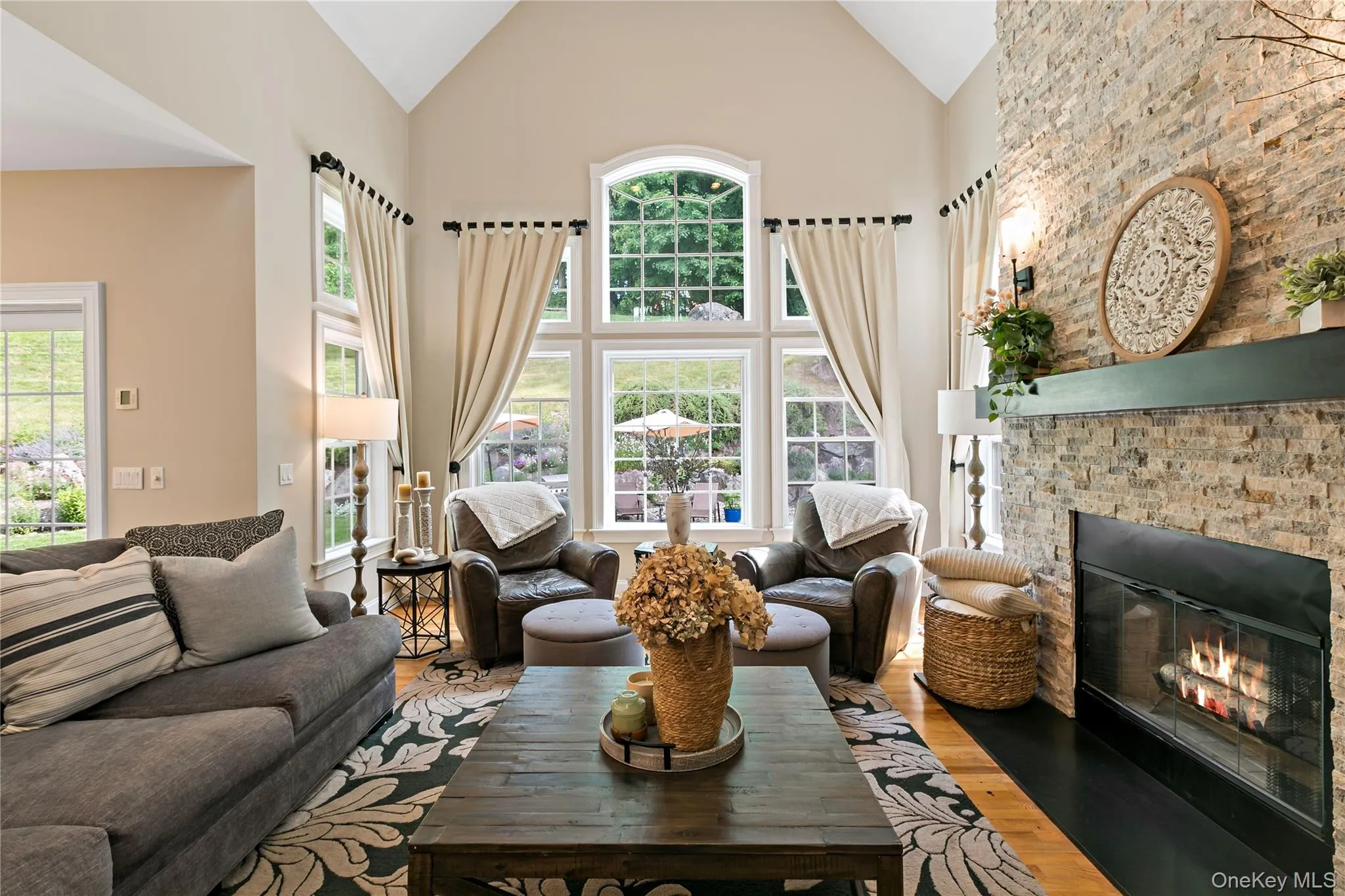 Picture perfect, two story windows with views of the pool. Picture perfect, two story windows with views of the pool.