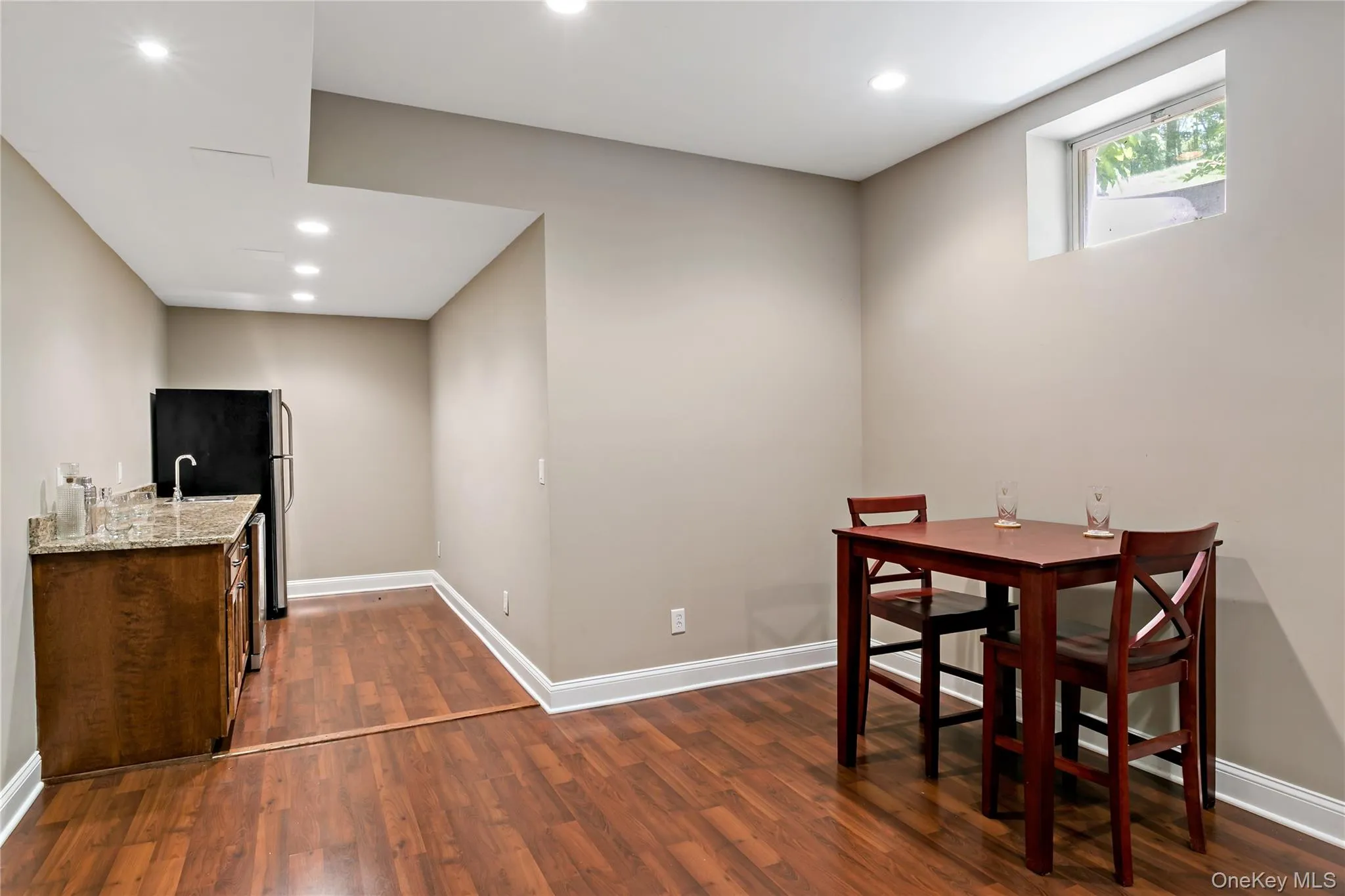 Wet bar area of lower level family room. Wet bar area of lower level family room.