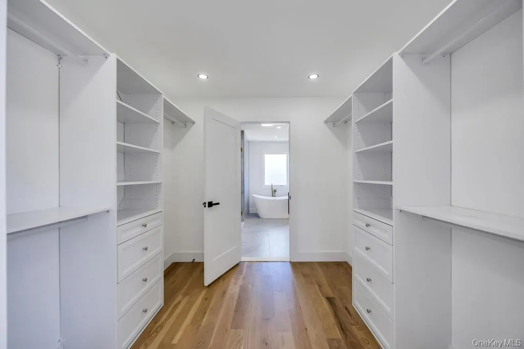 8 Table Lane, Oyster Bay, NY, 5 Bedrooms Bedrooms, 10 Rooms Rooms,5 BathroomsBathrooms,Residential,For Rent,Table,0,1010417 8 Table Lane, Oyster Bay, NY, 5 Bedrooms Bedrooms, 10 Rooms Rooms,5 BathroomsBathrooms,Residential,For Rent,Table,0,1010417