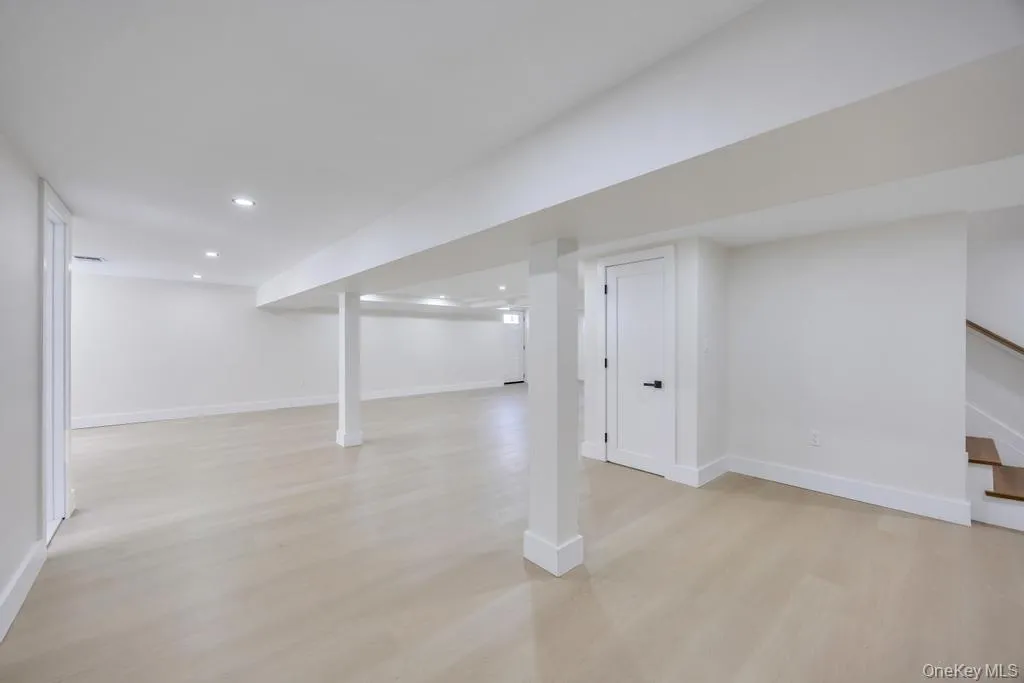 8 Table Lane, Oyster Bay, NY, 5 Bedrooms Bedrooms, 10 Rooms Rooms,5 BathroomsBathrooms,Residential,For Rent,Table,0,1010417 8 Table Lane, Oyster Bay, NY, 5 Bedrooms Bedrooms, 10 Rooms Rooms,5 BathroomsBathrooms,Residential,For Rent,Table,0,1010417