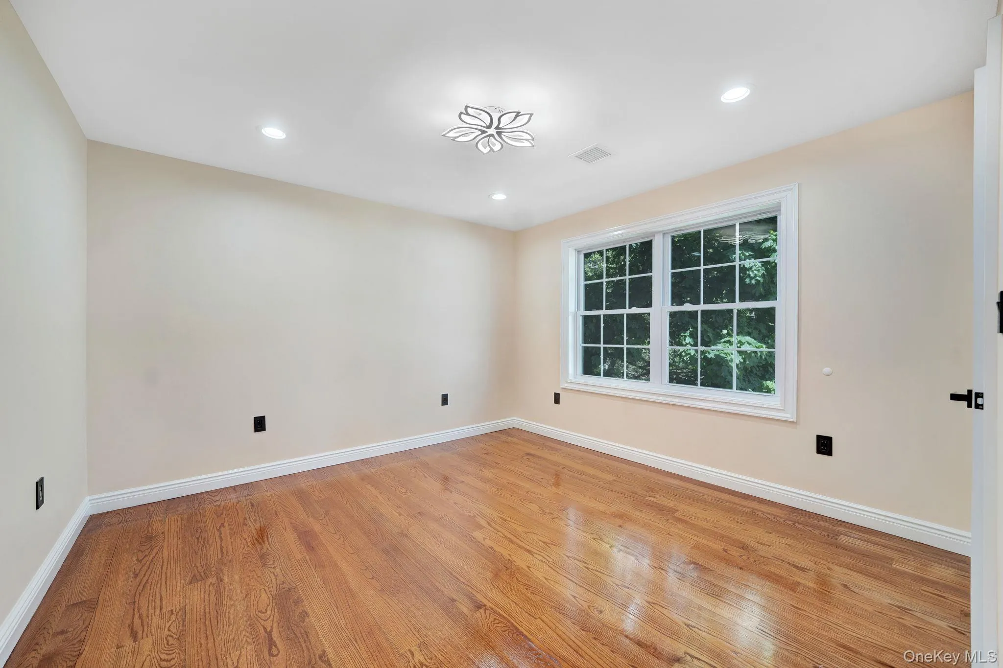 15 1st Street, Hempstead, NY, 5 Bedrooms Bedrooms, 10 Rooms Rooms,4 BathroomsBathrooms,Residential,For Rent,1st,0,1010434 15 1st Street, Hempstead, NY, 5 Bedrooms Bedrooms, 10 Rooms Rooms,4 BathroomsBathrooms,Residential,For Rent,1st,0,1010434