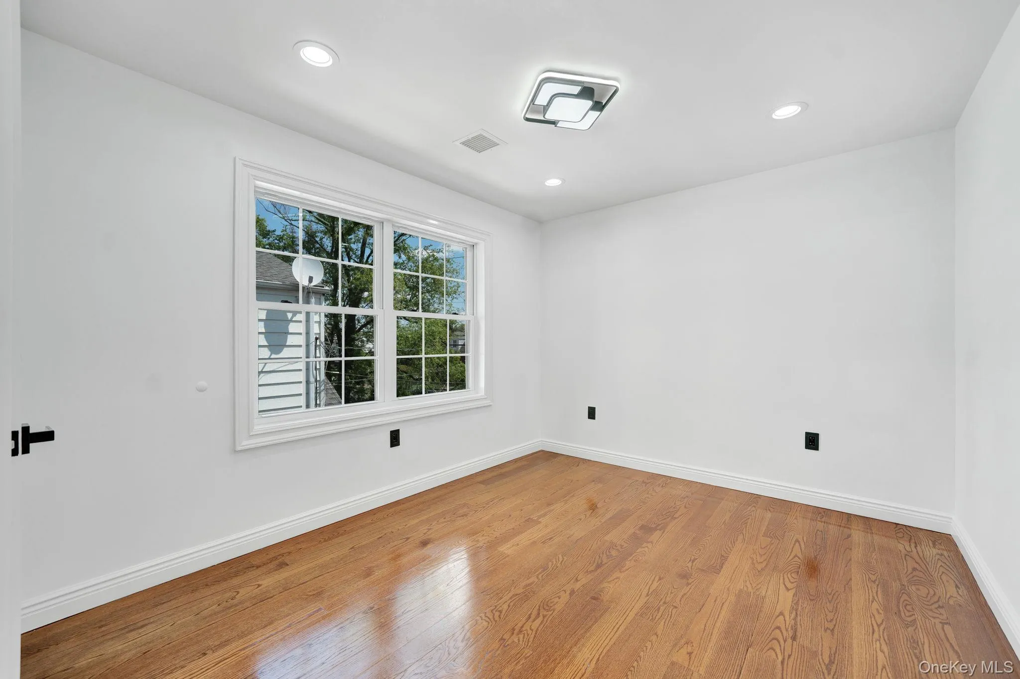 15 1st Street, Hempstead, NY, 5 Bedrooms Bedrooms, 10 Rooms Rooms,4 BathroomsBathrooms,Residential,For Rent,1st,0,1010434 15 1st Street, Hempstead, NY, 5 Bedrooms Bedrooms, 10 Rooms Rooms,4 BathroomsBathrooms,Residential,For Rent,1st,0,1010434