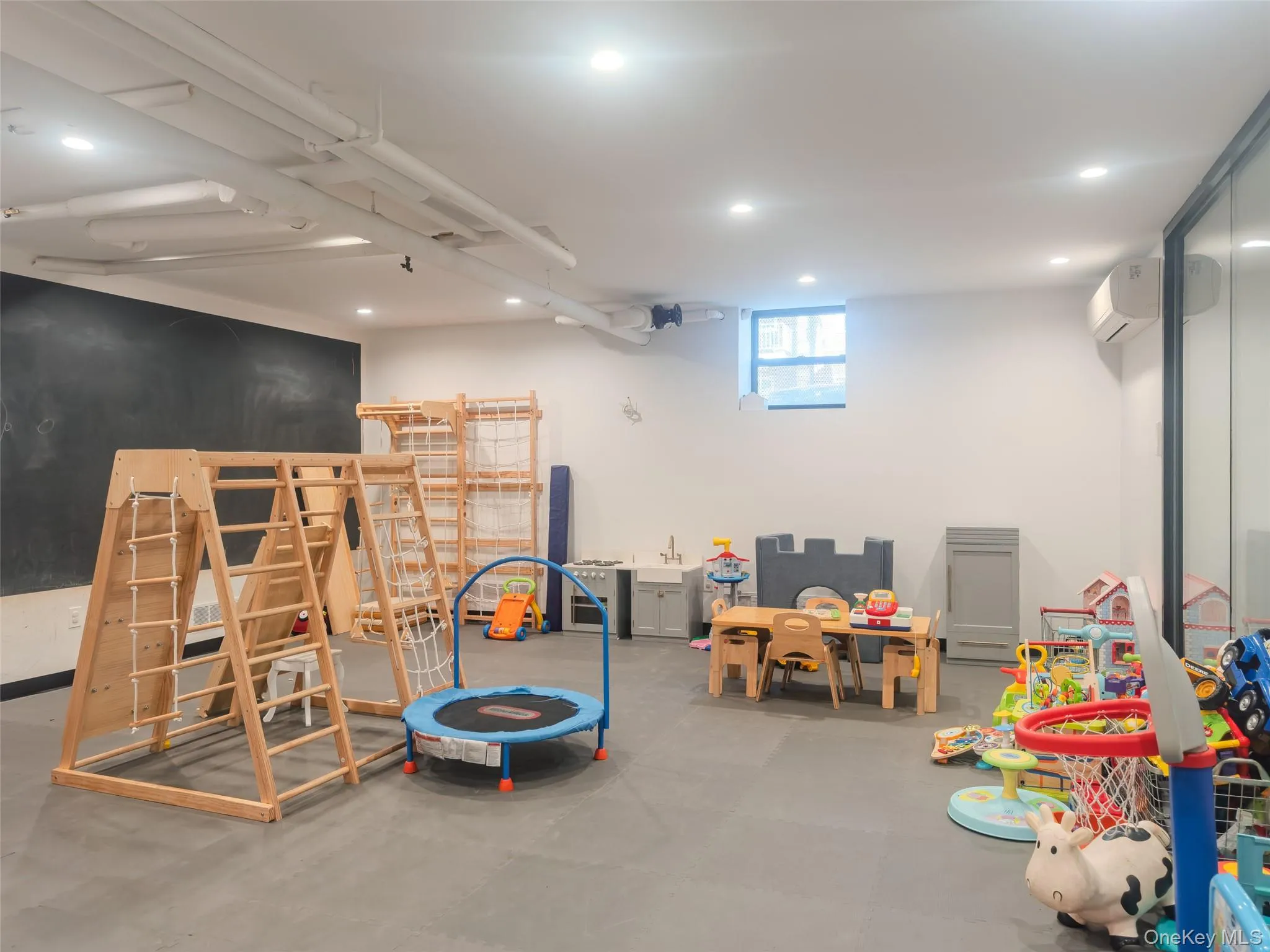 2439 38th Street, New York, NY, 2 Bedrooms Bedrooms, 4 Rooms Rooms,1 BathroomBathrooms,Residential,For Rent,38th,0,1010440 2439 38th Street, New York, NY, 2 Bedrooms Bedrooms, 4 Rooms Rooms,1 BathroomBathrooms,Residential,For Rent,38th,0,1010440