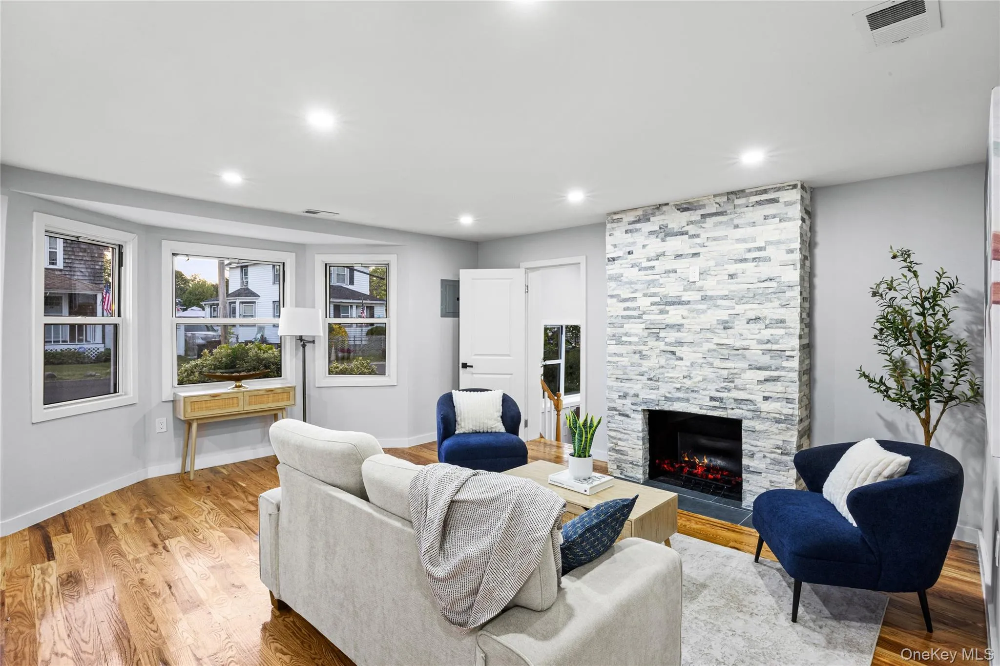 19 Westside Avenue, Islip, NY, 4 Bedrooms Bedrooms, 8 Rooms Rooms,2 BathroomsBathrooms,Residential,For Rent,Westside,0,1010444 19 Westside Avenue, Islip, NY, 4 Bedrooms Bedrooms, 8 Rooms Rooms,2 BathroomsBathrooms,Residential,For Rent,Westside,0,1010444