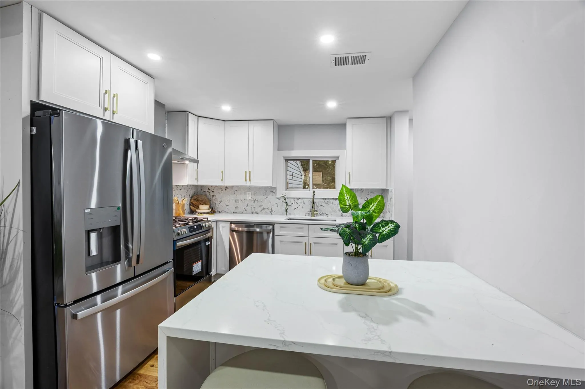 19 Westside Avenue, Islip, NY, 4 Bedrooms Bedrooms, 8 Rooms Rooms,2 BathroomsBathrooms,Residential,For Rent,Westside,0,1010444 19 Westside Avenue, Islip, NY, 4 Bedrooms Bedrooms, 8 Rooms Rooms,2 BathroomsBathrooms,Residential,For Rent,Westside,0,1010444