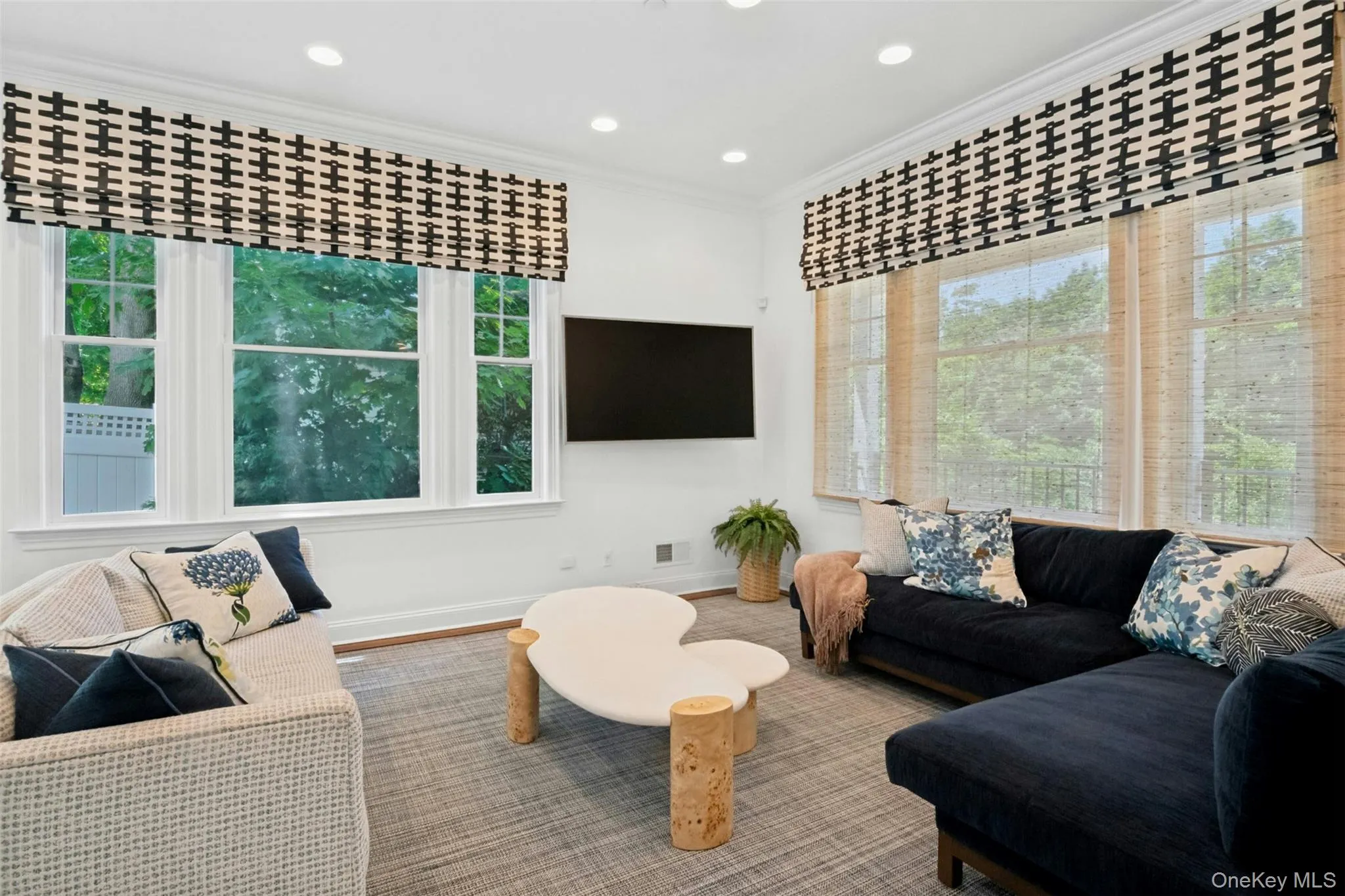 Ample seating areas Ample seating areas