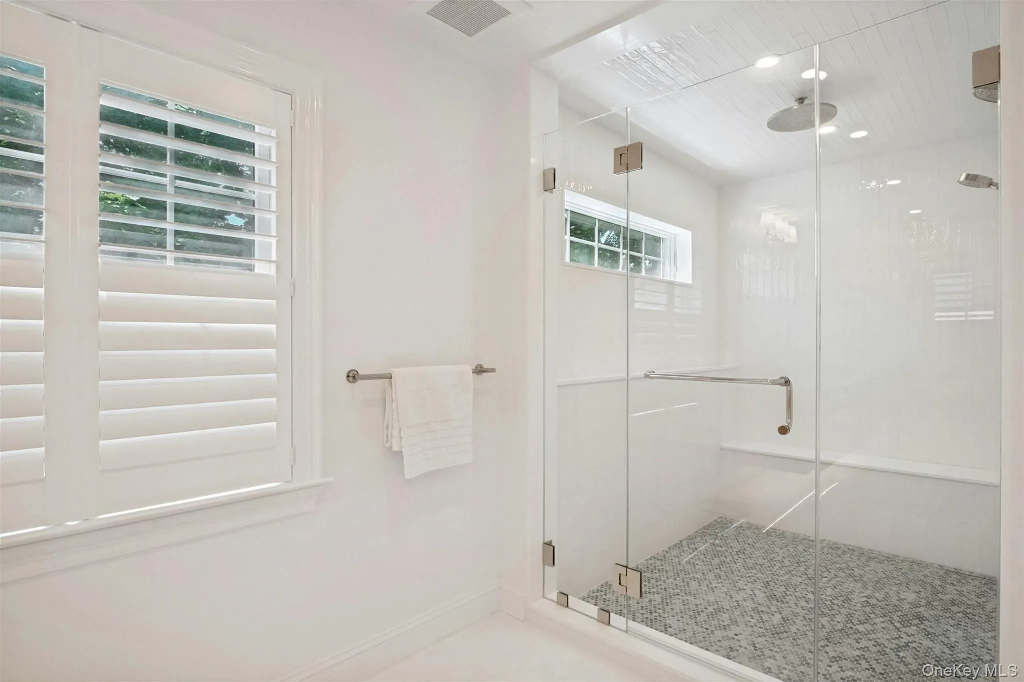 Large walk in shower with bench Large walk in shower with bench