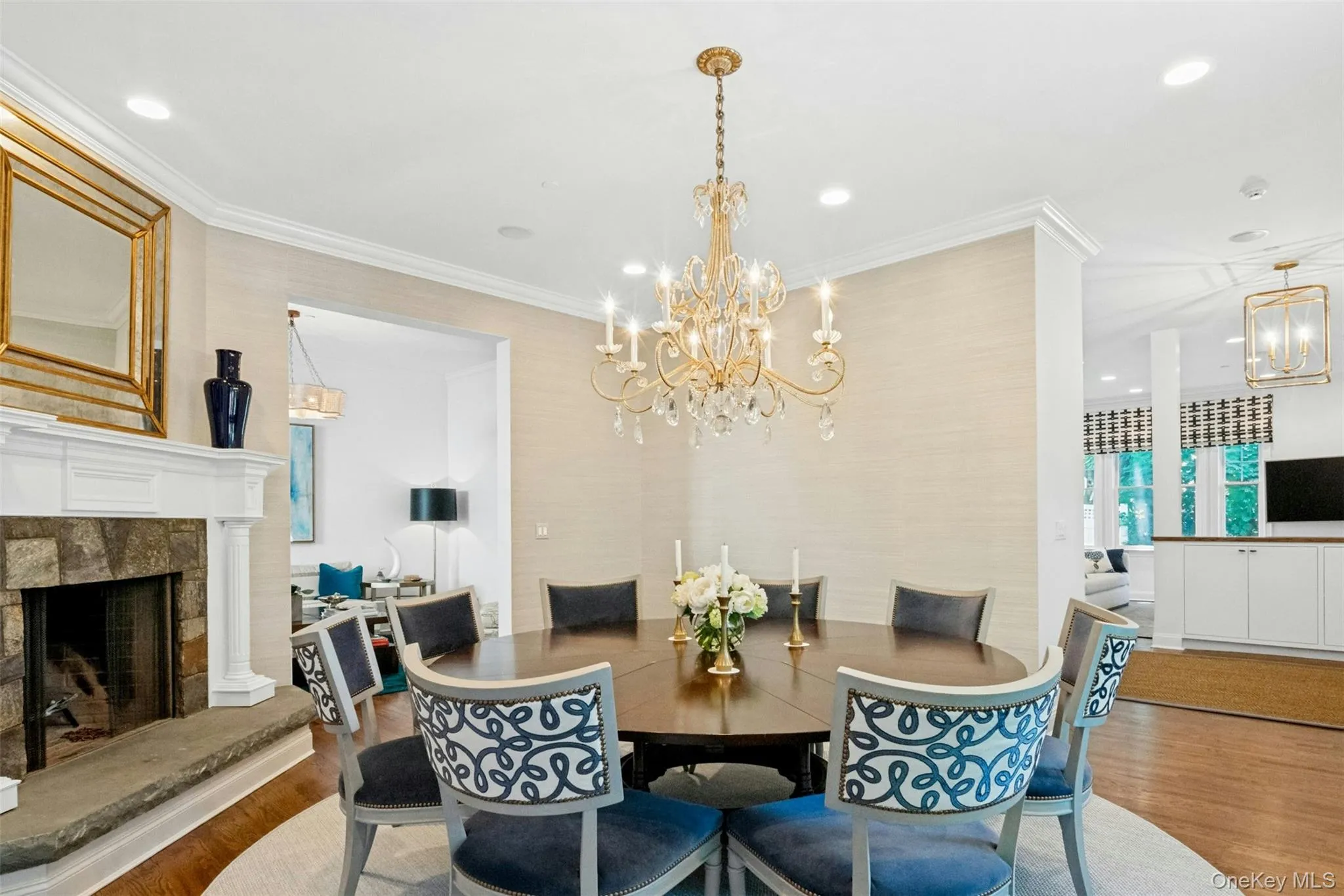 Opens directly to living room Opens directly to living room