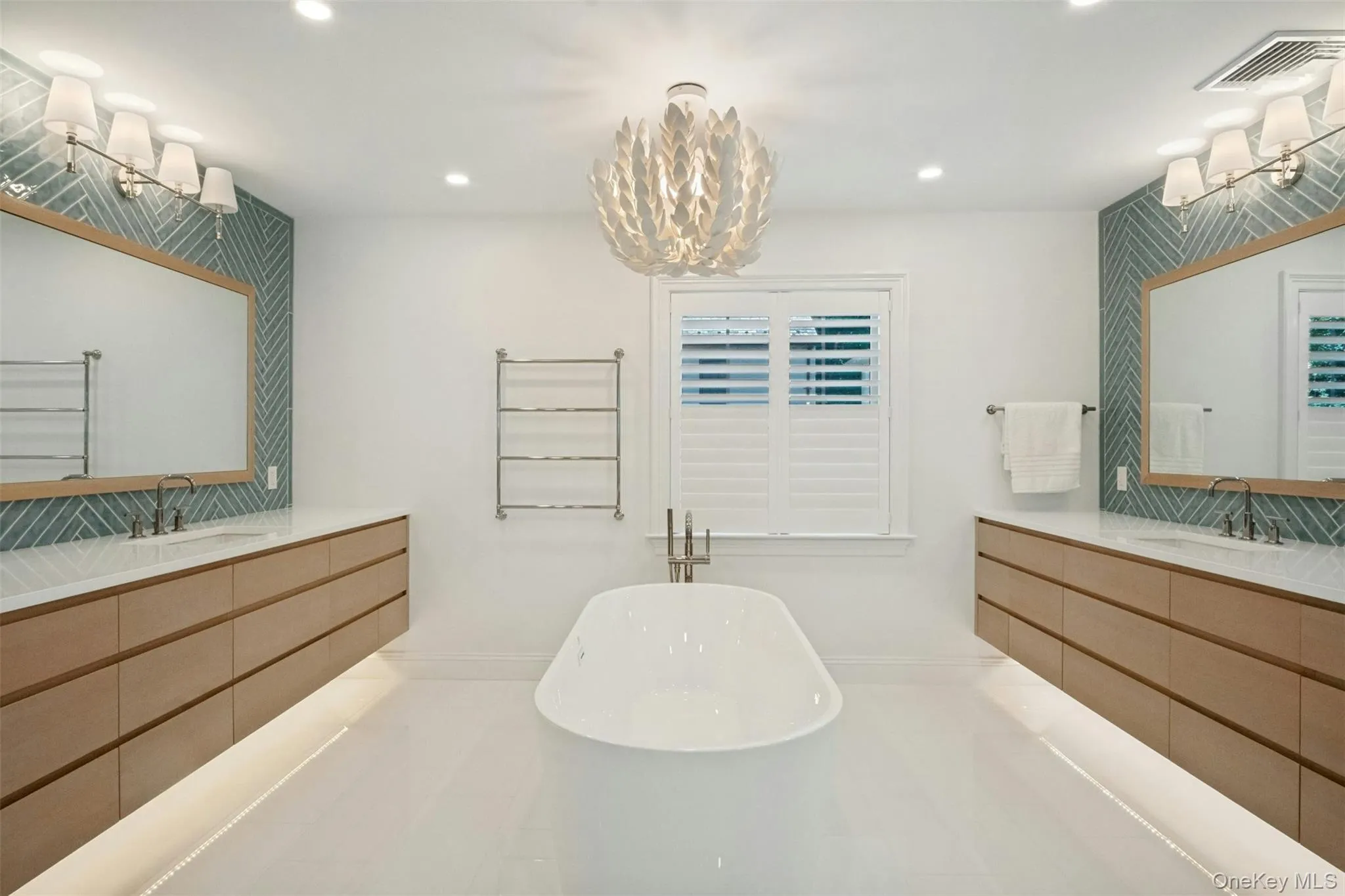 Luxurious soaking tub Luxurious soaking tub