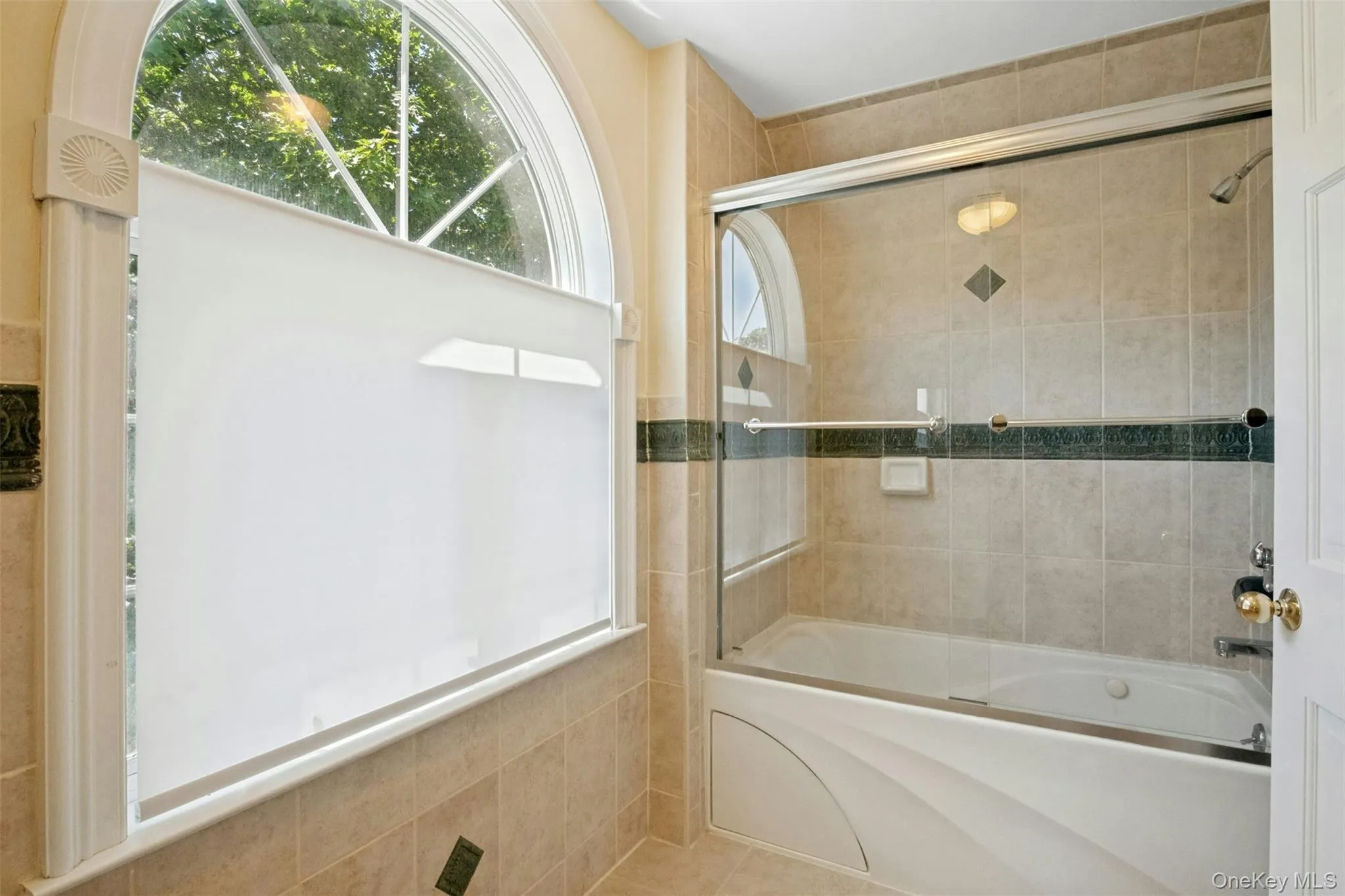 Third floor bathroom with tub Third floor bathroom with tub