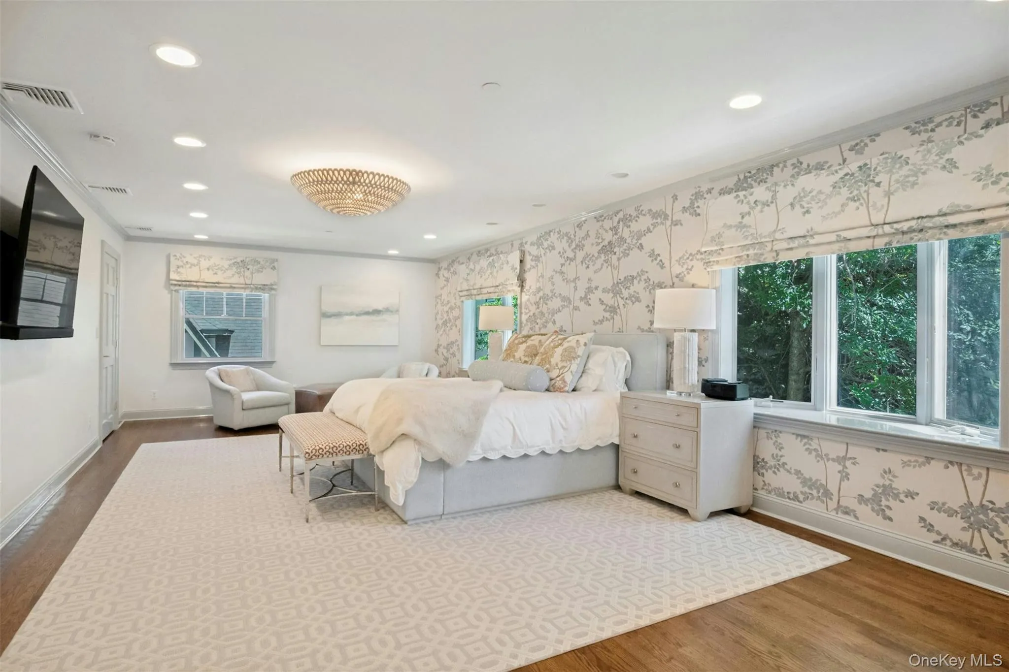 Beautifully decorated massive primary suite Beautifully decorated massive primary suite