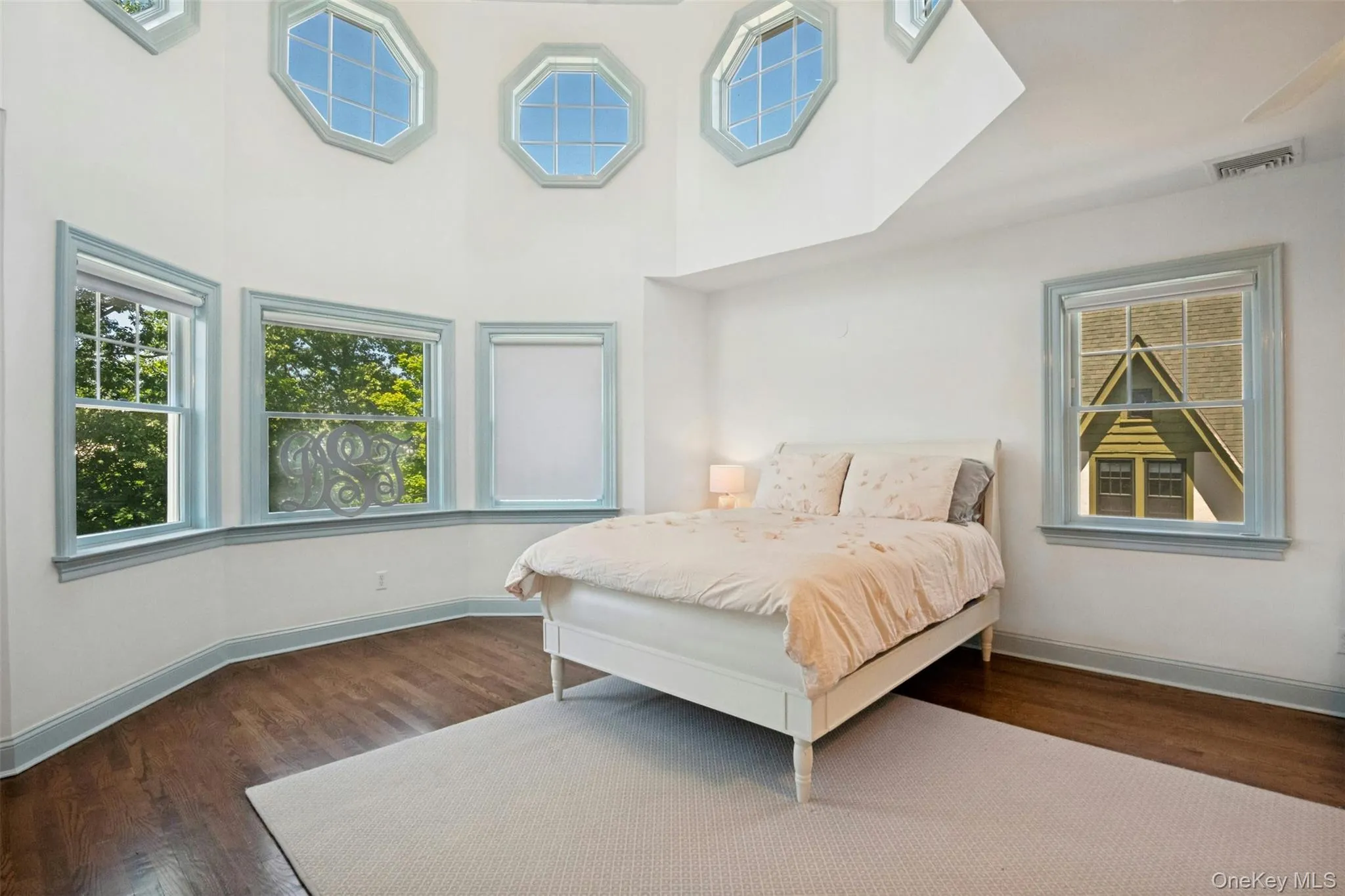 2nd floor bedroom with dramatic vaulted ceiling 2nd floor bedroom with dramatic vaulted ceiling