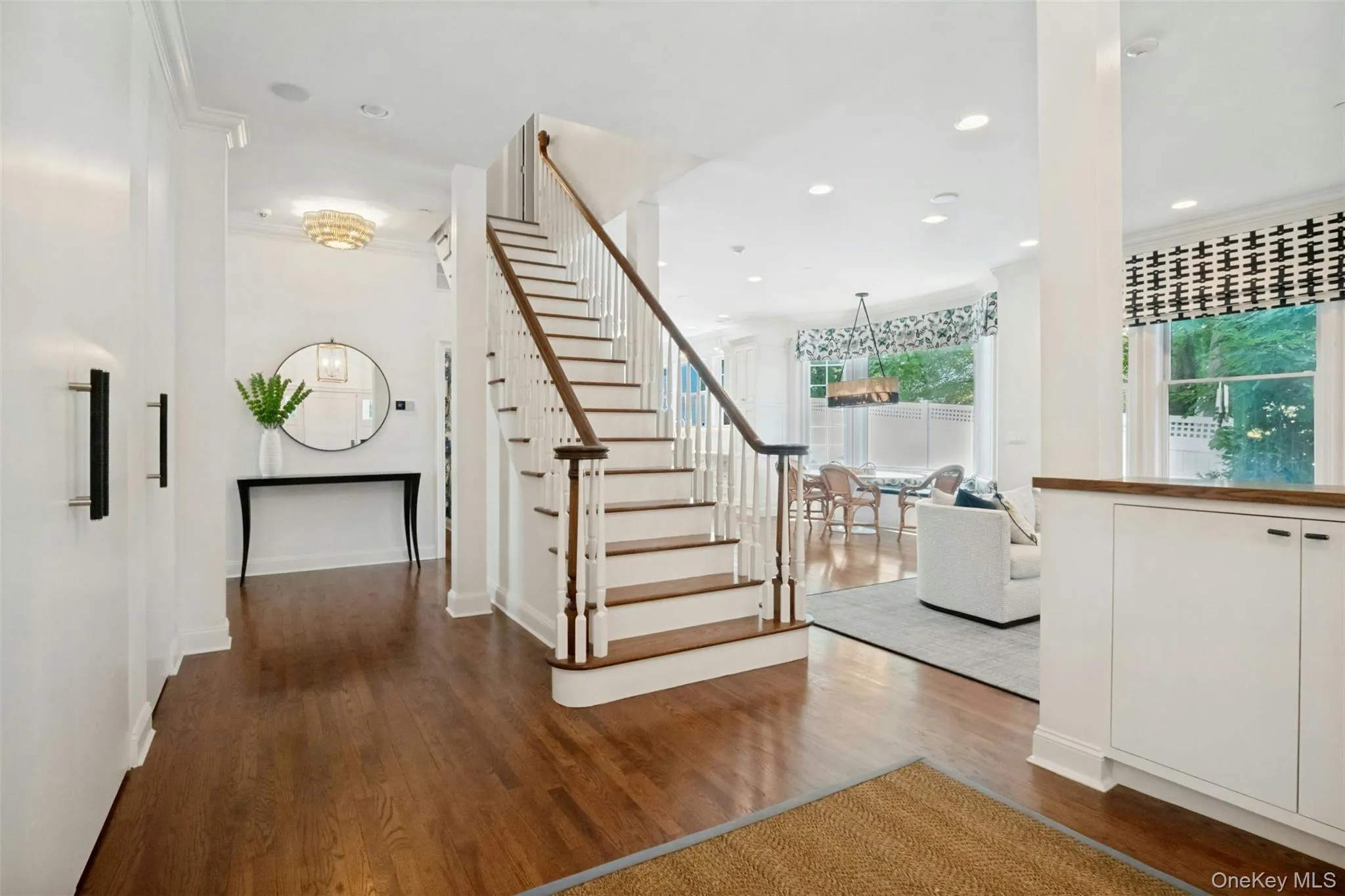 Dramatic open entranceway Dramatic open entranceway