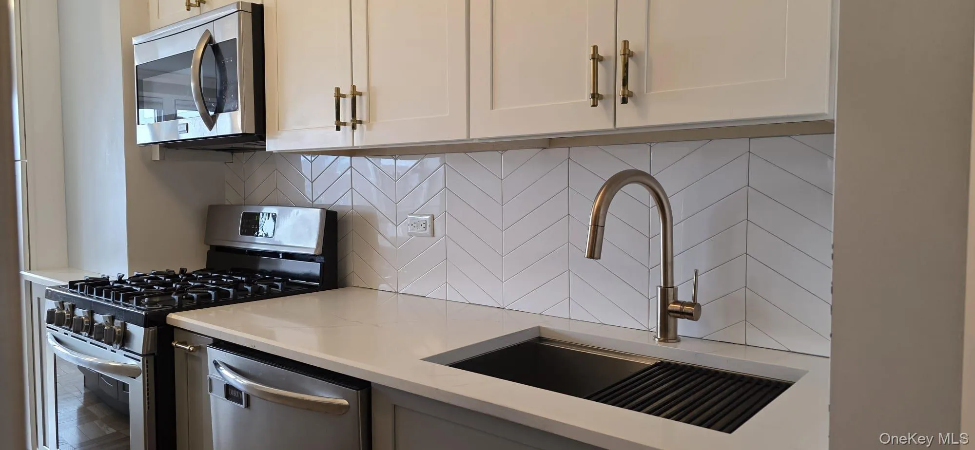 4555 Henry Hudson Parkway, New York, NY, 3 Bedrooms Bedrooms, 7 Rooms Rooms,2 BathroomsBathrooms,Residential Lease,For Rent,Henry Hudson,0,KEY1010464 4555 Henry Hudson Parkway, New York, NY, 3 Bedrooms Bedrooms, 7 Rooms Rooms,2 BathroomsBathrooms,Residential Lease,For Rent,Henry Hudson,0,KEY1010464