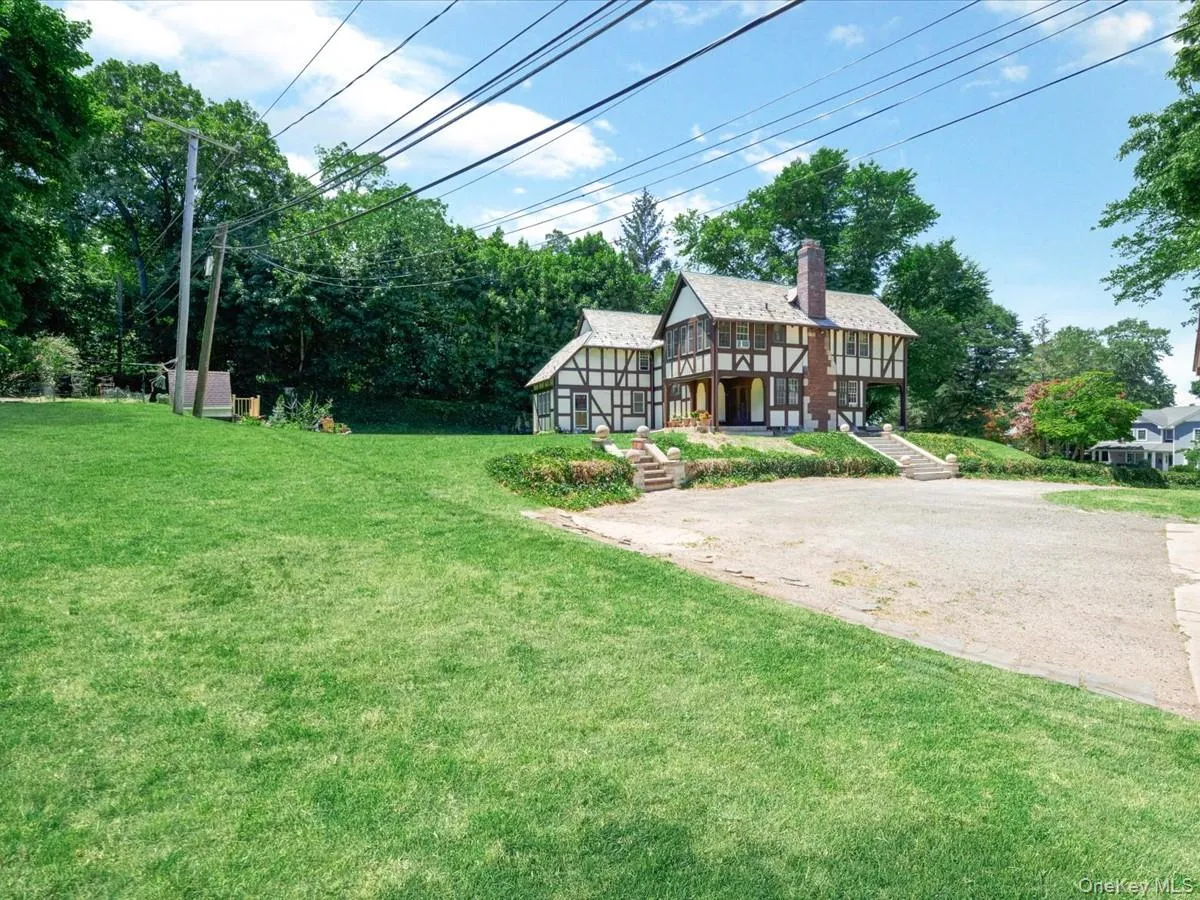 51 Crescent Road, North Hempstead, NY, 5 Bedrooms Bedrooms, 12 Rooms Rooms,4 BathroomsBathrooms,Residential,For Rent,Crescent,0,1010466 51 Crescent Road, North Hempstead, NY, 5 Bedrooms Bedrooms, 12 Rooms Rooms,4 BathroomsBathrooms,Residential,For Rent,Crescent,0,1010466