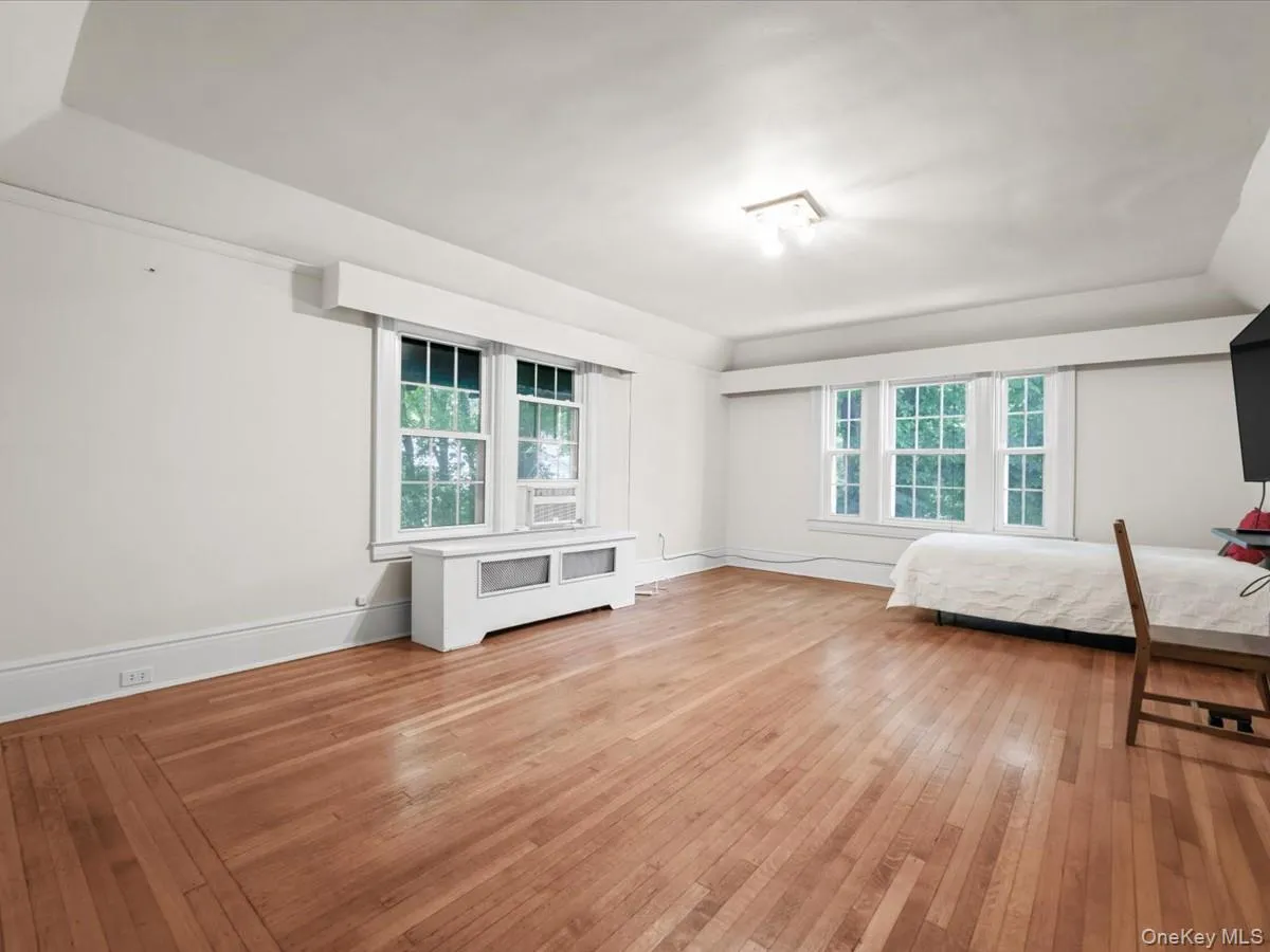51 Crescent Road, North Hempstead, NY, 5 Bedrooms Bedrooms, 12 Rooms Rooms,4 BathroomsBathrooms,Residential,For Rent,Crescent,0,1010466 51 Crescent Road, North Hempstead, NY, 5 Bedrooms Bedrooms, 12 Rooms Rooms,4 BathroomsBathrooms,Residential,For Rent,Crescent,0,1010466