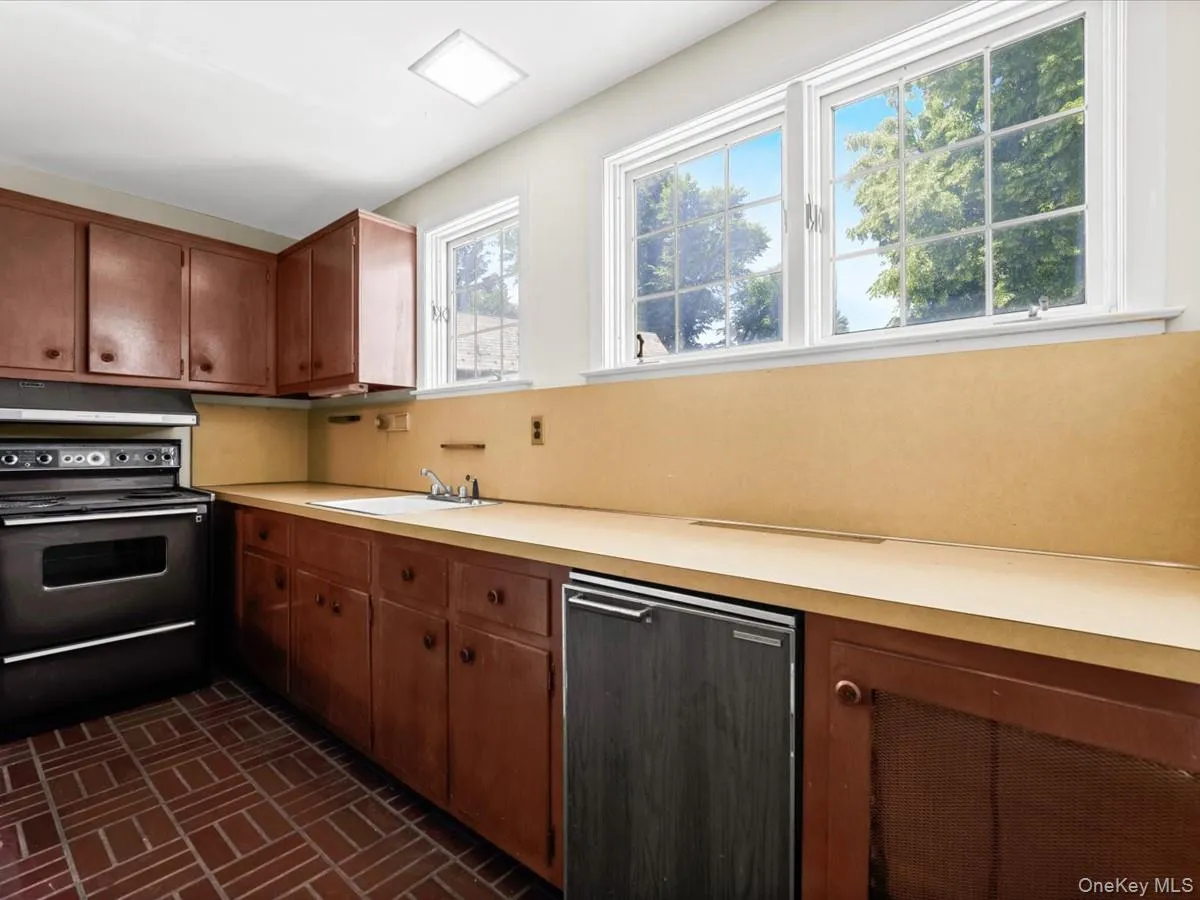51 Crescent Road, North Hempstead, NY, 5 Bedrooms Bedrooms, 12 Rooms Rooms,4 BathroomsBathrooms,Residential,For Rent,Crescent,0,1010466 51 Crescent Road, North Hempstead, NY, 5 Bedrooms Bedrooms, 12 Rooms Rooms,4 BathroomsBathrooms,Residential,For Rent,Crescent,0,1010466