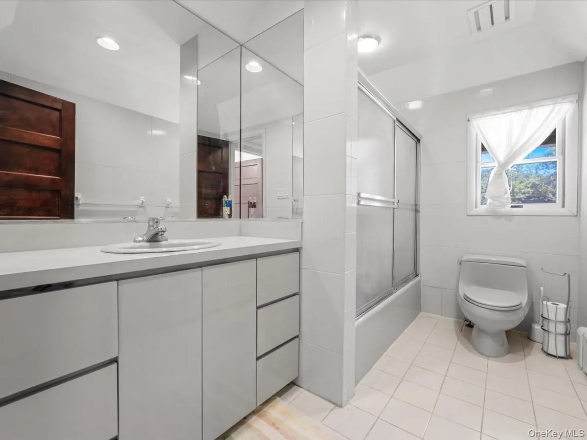 51 Crescent Road, North Hempstead, NY, 5 Bedrooms Bedrooms, 12 Rooms Rooms,4 BathroomsBathrooms,Residential,For Rent,Crescent,0,1010466 51 Crescent Road, North Hempstead, NY, 5 Bedrooms Bedrooms, 12 Rooms Rooms,4 BathroomsBathrooms,Residential,For Rent,Crescent,0,1010466