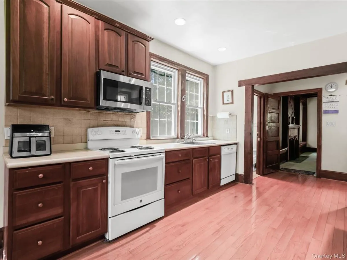 51 Crescent Road, North Hempstead, NY, 5 Bedrooms Bedrooms, 12 Rooms Rooms,4 BathroomsBathrooms,Residential,For Rent,Crescent,0,1010466 51 Crescent Road, North Hempstead, NY, 5 Bedrooms Bedrooms, 12 Rooms Rooms,4 BathroomsBathrooms,Residential,For Rent,Crescent,0,1010466