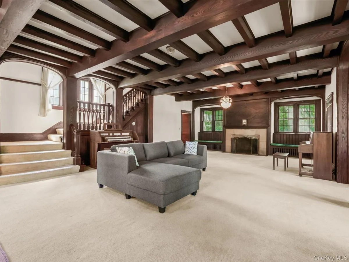 51 Crescent Road, North Hempstead, NY, 5 Bedrooms Bedrooms, 12 Rooms Rooms,4 BathroomsBathrooms,Residential,For Rent,Crescent,0,1010466 51 Crescent Road, North Hempstead, NY, 5 Bedrooms Bedrooms, 12 Rooms Rooms,4 BathroomsBathrooms,Residential,For Rent,Crescent,0,1010466