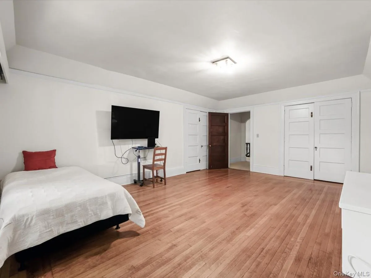 51 Crescent Road, North Hempstead, NY, 5 Bedrooms Bedrooms, 12 Rooms Rooms,4 BathroomsBathrooms,Residential,For Rent,Crescent,0,1010466 51 Crescent Road, North Hempstead, NY, 5 Bedrooms Bedrooms, 12 Rooms Rooms,4 BathroomsBathrooms,Residential,For Rent,Crescent,0,1010466