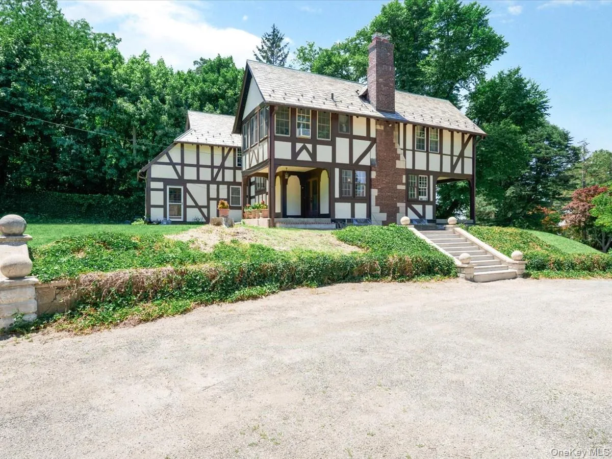 51 Crescent Road, North Hempstead, NY, 5 Bedrooms Bedrooms, 12 Rooms Rooms,4 BathroomsBathrooms,Residential,For Rent,Crescent,0,1010466 51 Crescent Road, North Hempstead, NY, 5 Bedrooms Bedrooms, 12 Rooms Rooms,4 BathroomsBathrooms,Residential,For Rent,Crescent,0,1010466