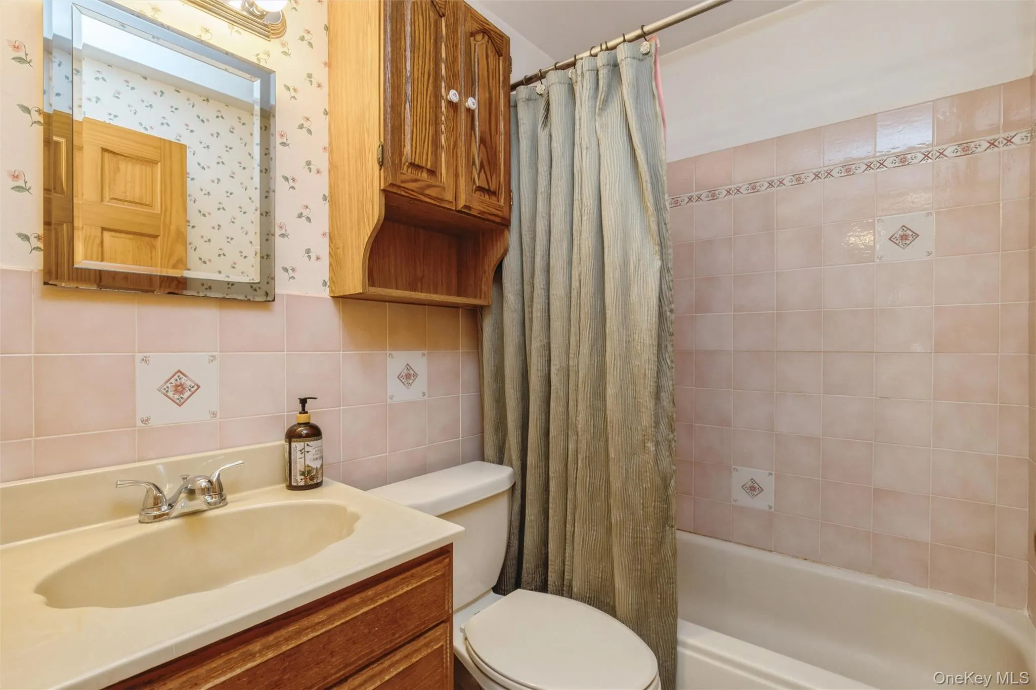 110 Yale Street, North Hempstead, NY, 3 Bedrooms Bedrooms, 6 Rooms Rooms,1 BathroomBathrooms,Residential,For Rent,Yale,0,1010467 110 Yale Street, North Hempstead, NY, 3 Bedrooms Bedrooms, 6 Rooms Rooms,1 BathroomBathrooms,Residential,For Rent,Yale,0,1010467