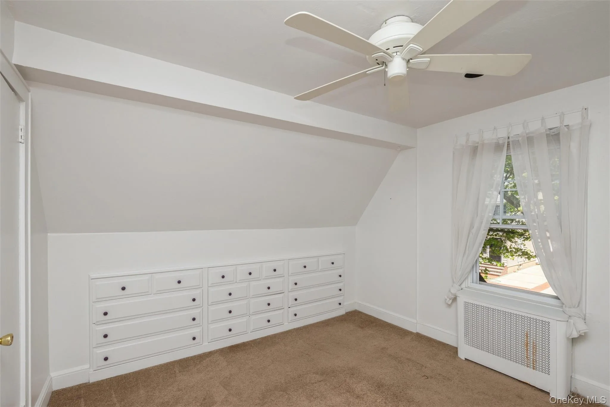 110 Yale Street, North Hempstead, NY, 3 Bedrooms Bedrooms, 6 Rooms Rooms,1 BathroomBathrooms,Residential,For Rent,Yale,0,1010467 110 Yale Street, North Hempstead, NY, 3 Bedrooms Bedrooms, 6 Rooms Rooms,1 BathroomBathrooms,Residential,For Rent,Yale,0,1010467
