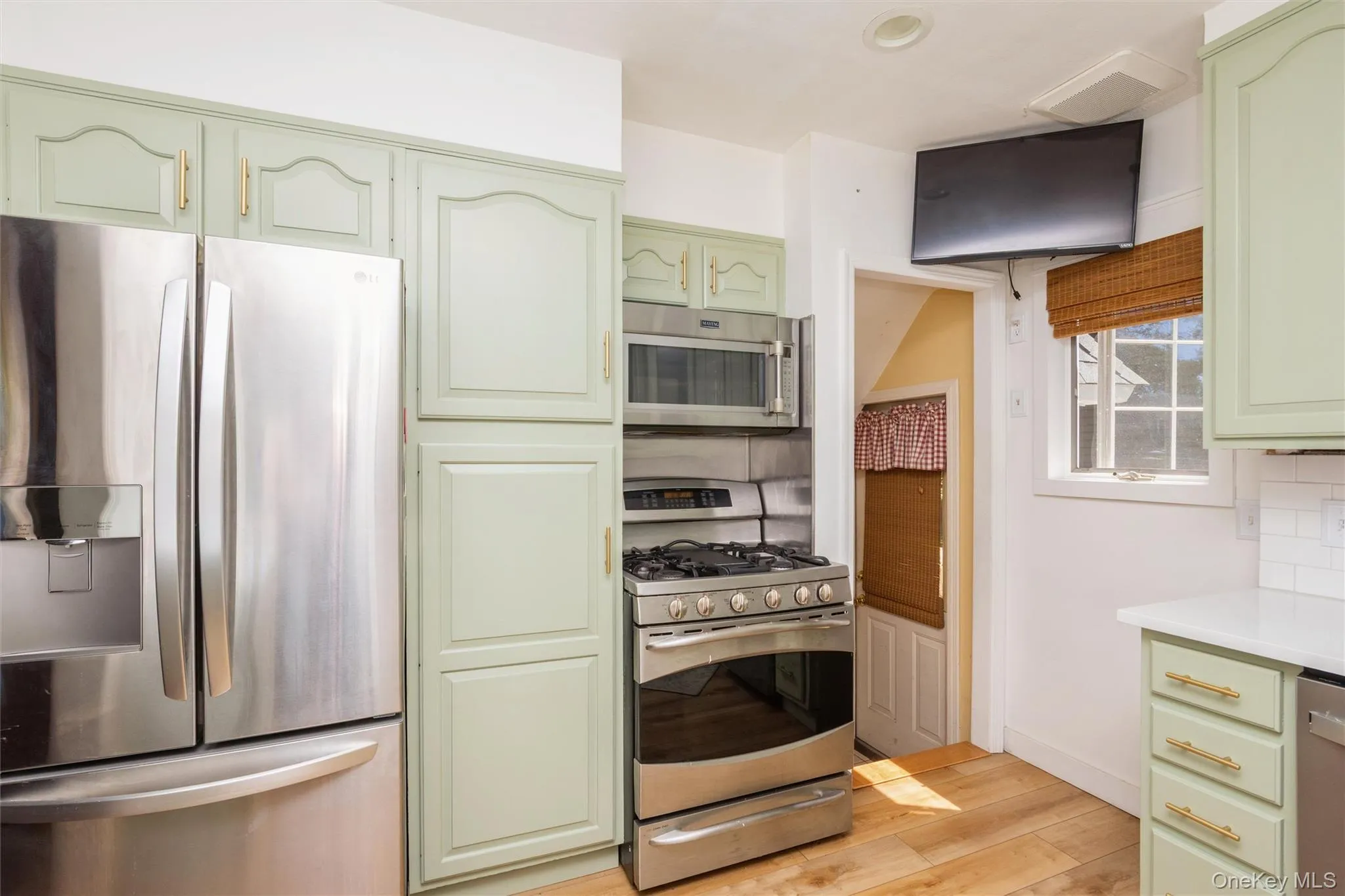 110 Yale Street, North Hempstead, NY, 3 Bedrooms Bedrooms, 6 Rooms Rooms,1 BathroomBathrooms,Residential,For Rent,Yale,0,1010467 110 Yale Street, North Hempstead, NY, 3 Bedrooms Bedrooms, 6 Rooms Rooms,1 BathroomBathrooms,Residential,For Rent,Yale,0,1010467