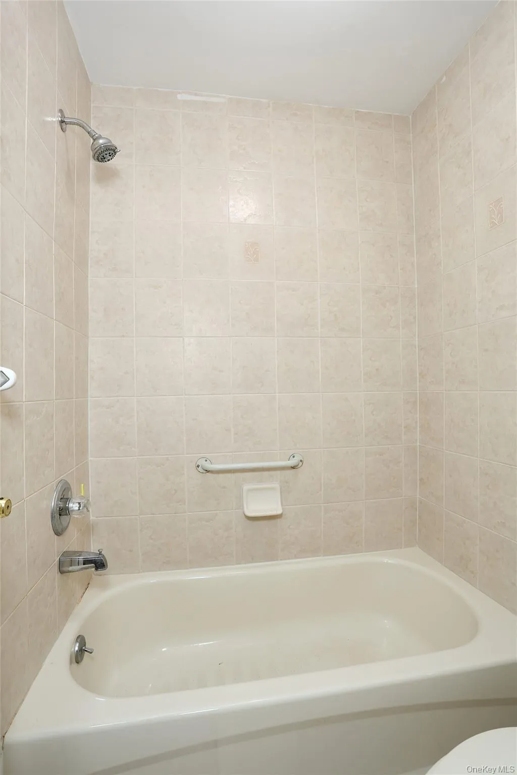11 Laura Place, Ramapo, NY, 7 Bedrooms Bedrooms, 14 Rooms Rooms,3 BathroomsBathrooms,Residential,For Rent,Laura,0,1010475 11 Laura Place, Ramapo, NY, 7 Bedrooms Bedrooms, 14 Rooms Rooms,3 BathroomsBathrooms,Residential,For Rent,Laura,0,1010475
